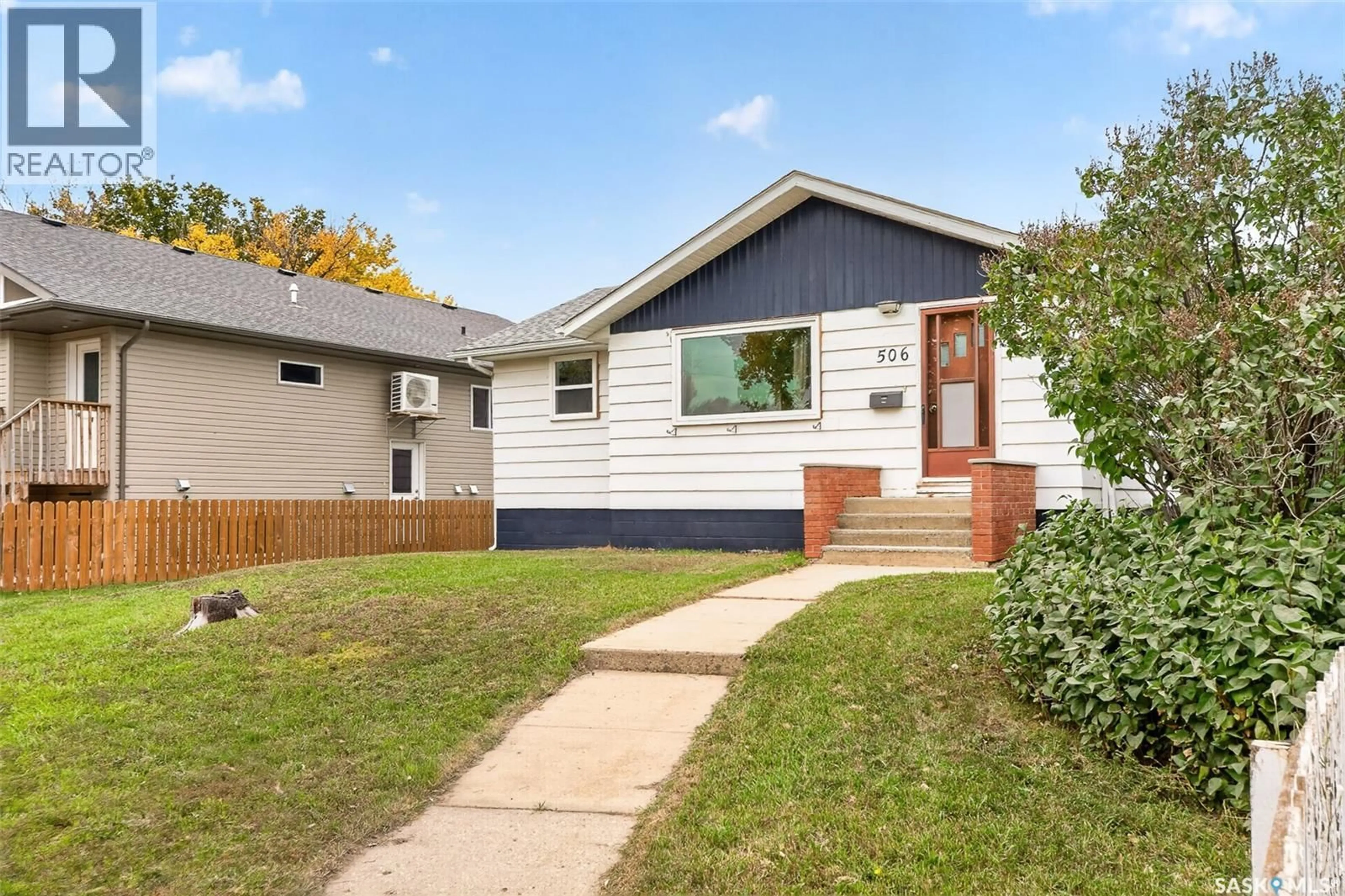 Home with vinyl exterior material, street for 506 LILLOOET STREET W, Moose Jaw Saskatchewan S6H4Z5
