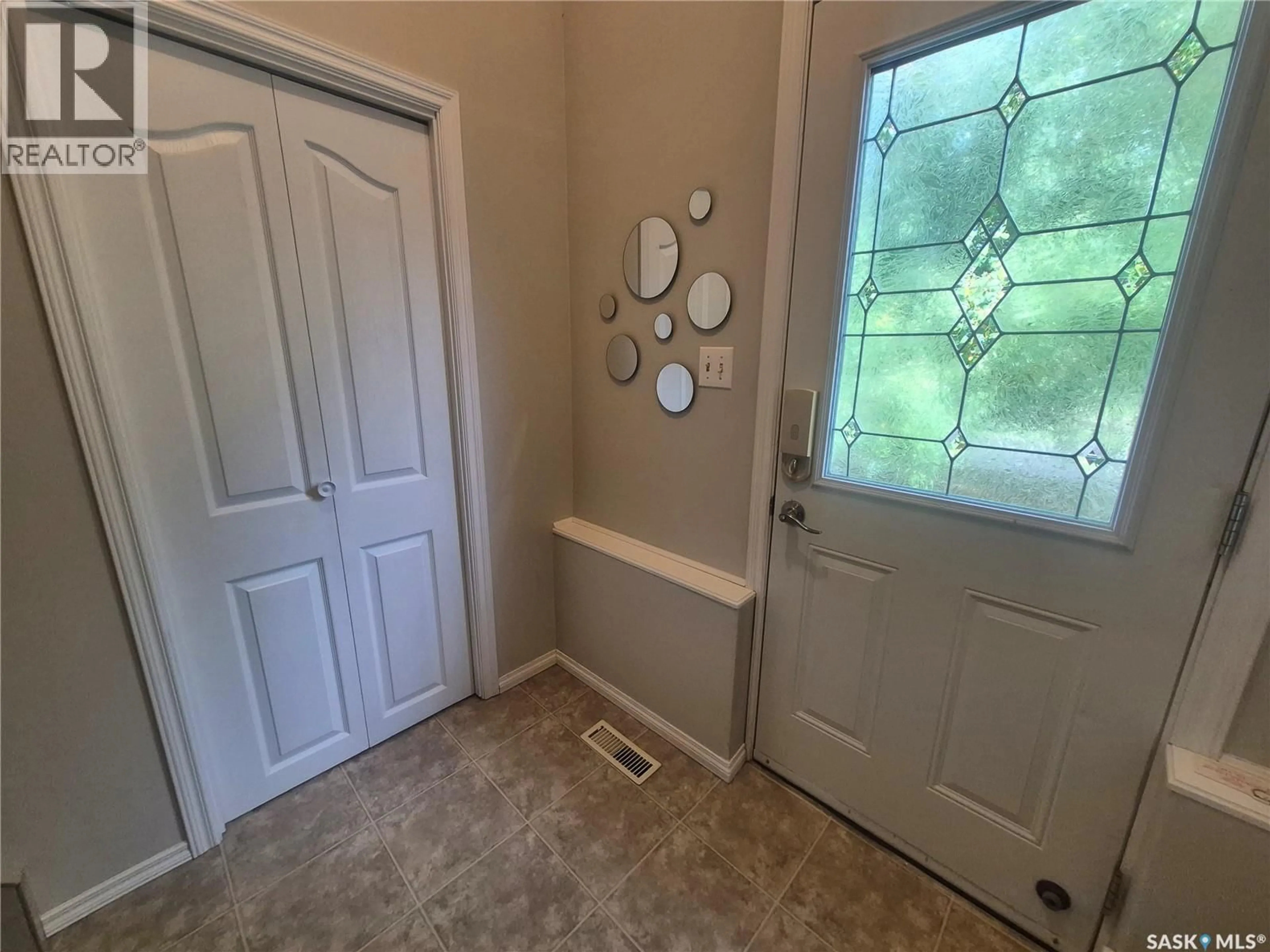 Indoor entryway for 209 BALDWIN STREET, Ogema Saskatchewan S0C1Y0