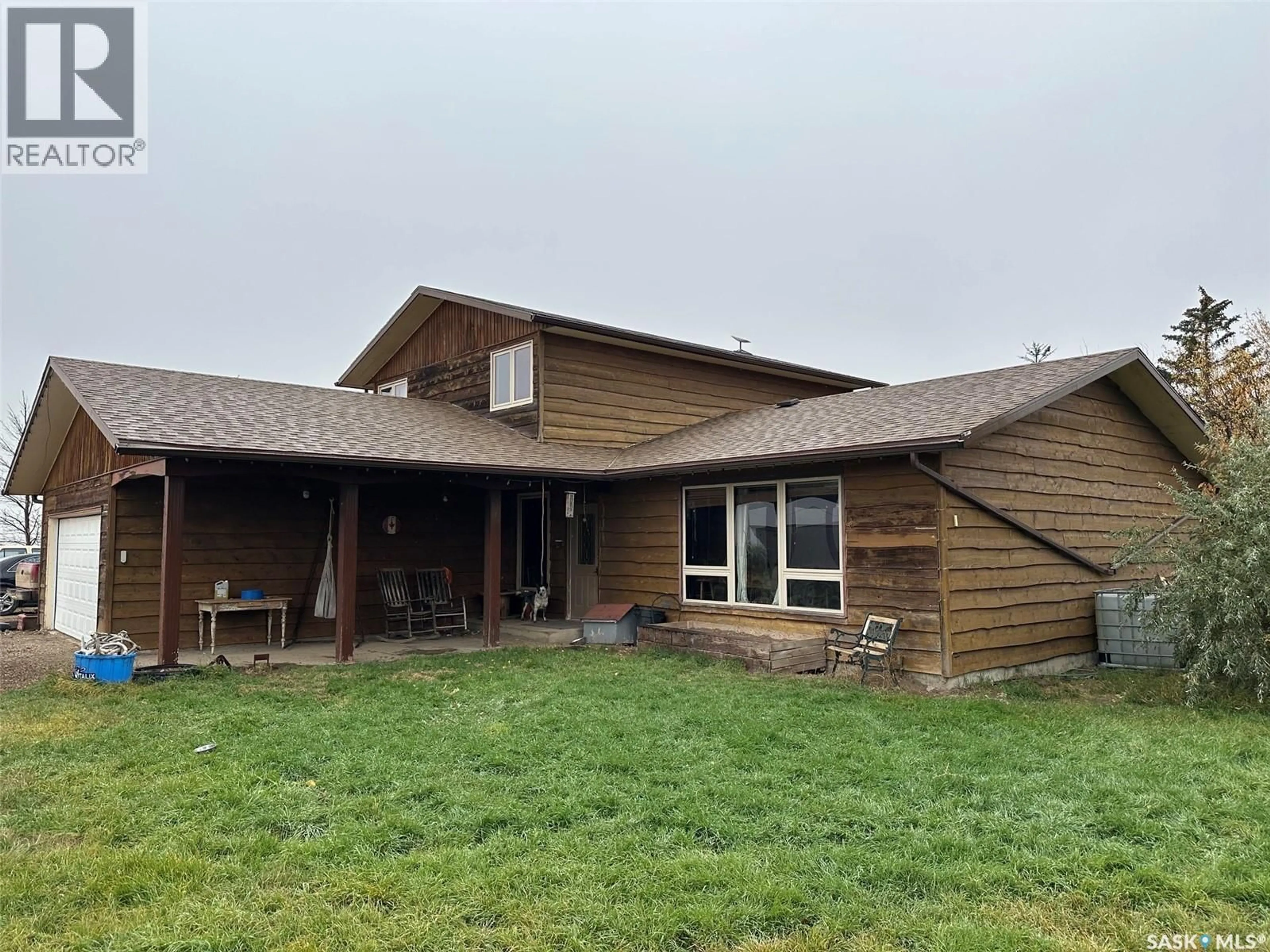 Home with vinyl exterior material, building for JONES ACREAGE, Auvergne Rm No. 76 Saskatchewan S0N1Z0
