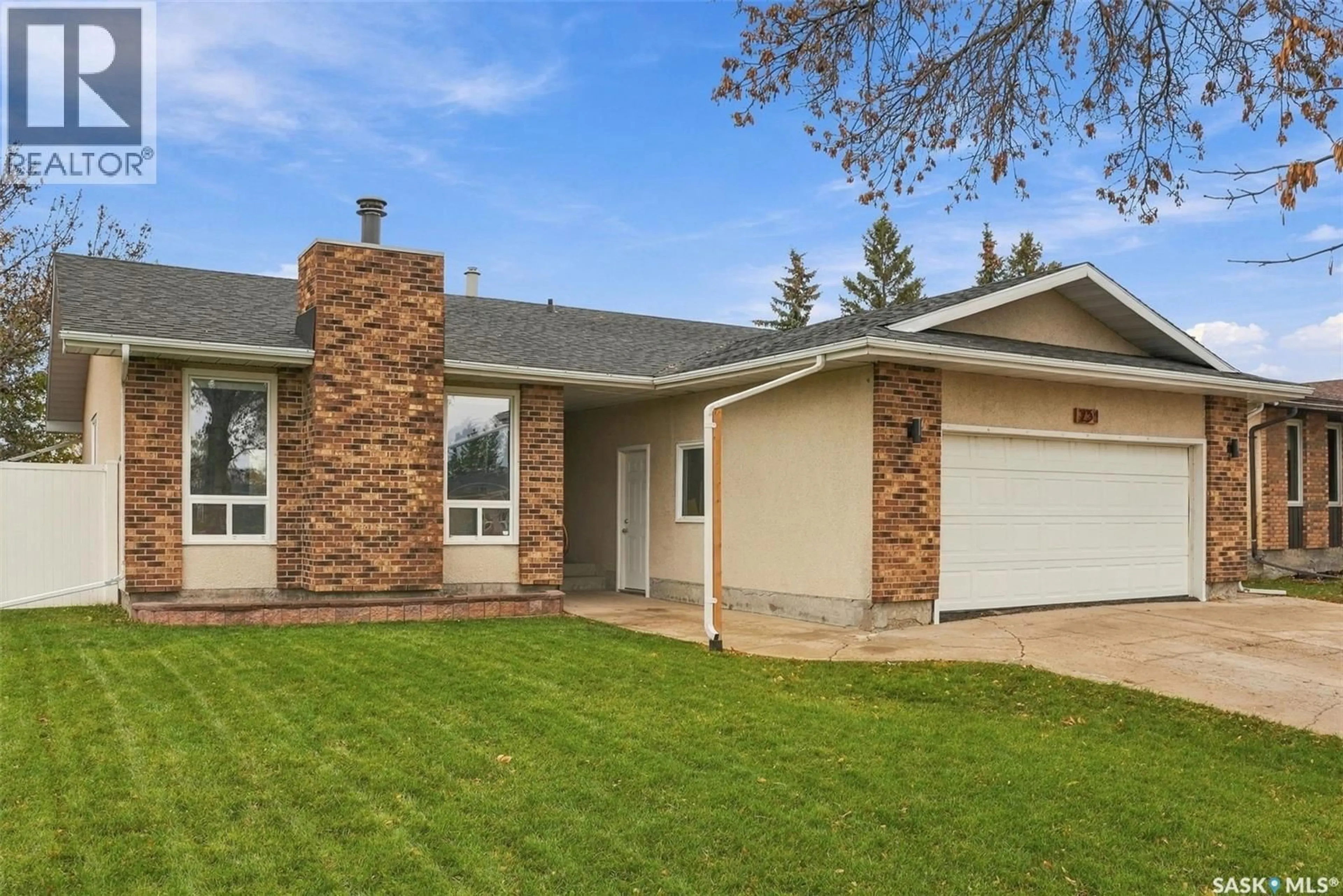 Home with vinyl exterior material, street for 231 WILLISTON DRIVE, Regina Saskatchewan S4X2H3