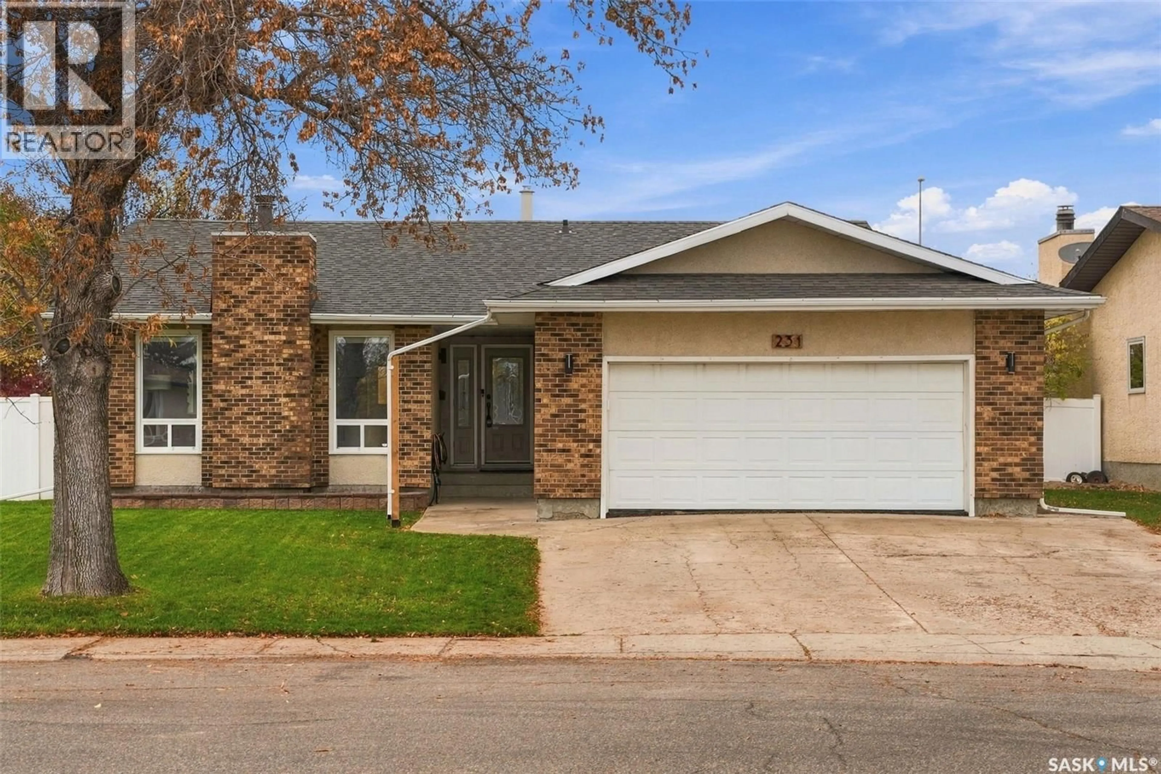 Home with vinyl exterior material, street for 231 WILLISTON DRIVE, Regina Saskatchewan S4X2H3