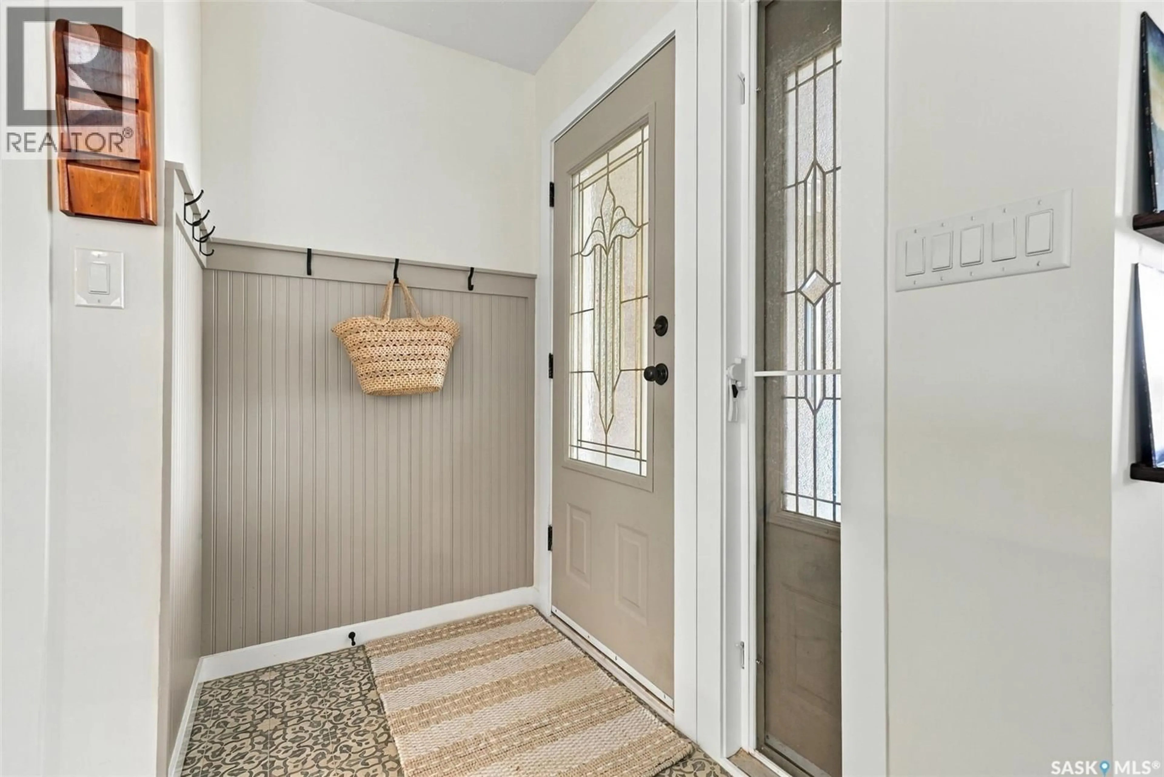 Indoor entryway for 231 WILLISTON DRIVE, Regina Saskatchewan S4X2H3