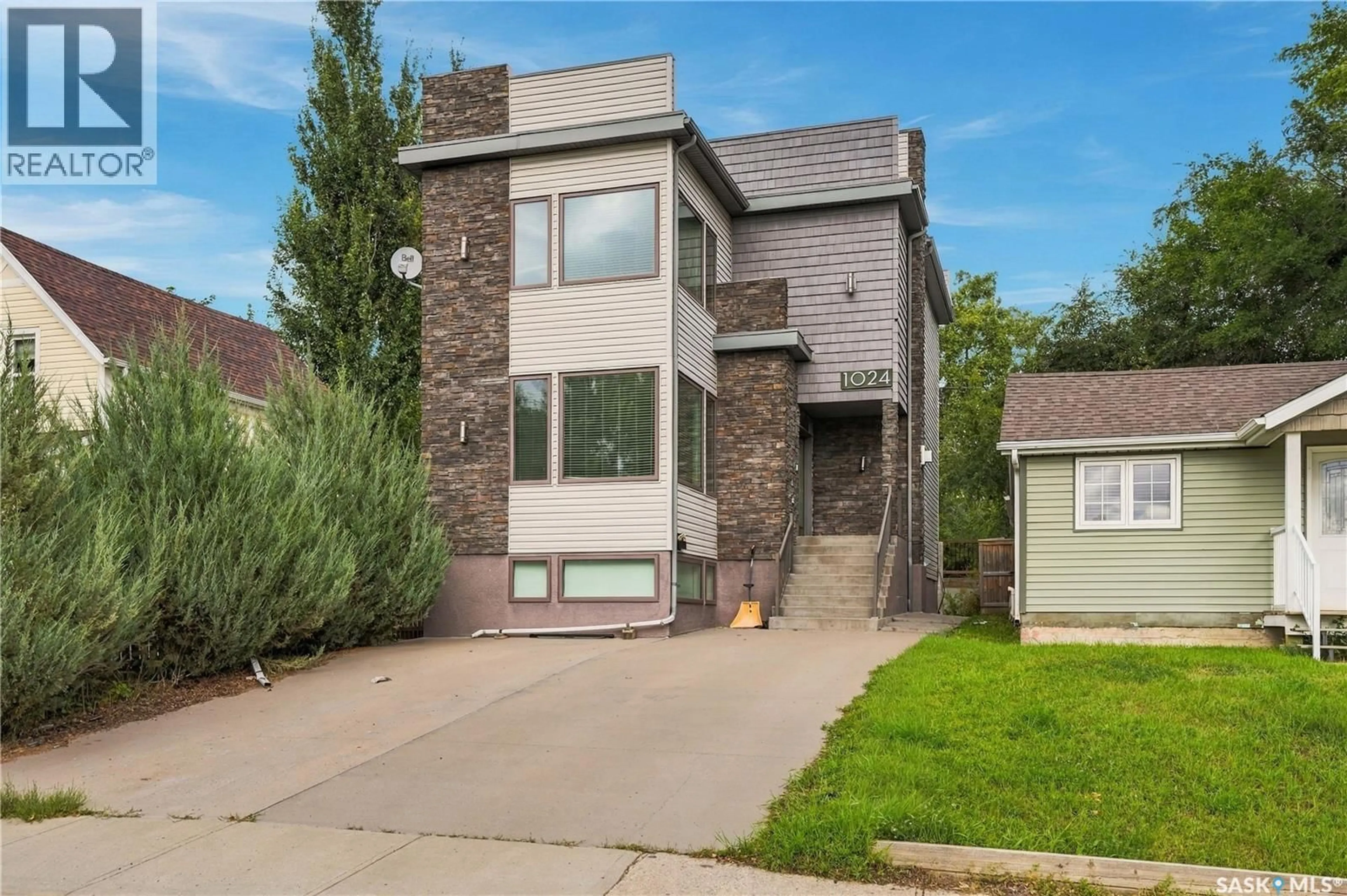 Home with brick exterior material, street for 1024 HOCHELAGA STREET, Moose Jaw Saskatchewan S6H2H9