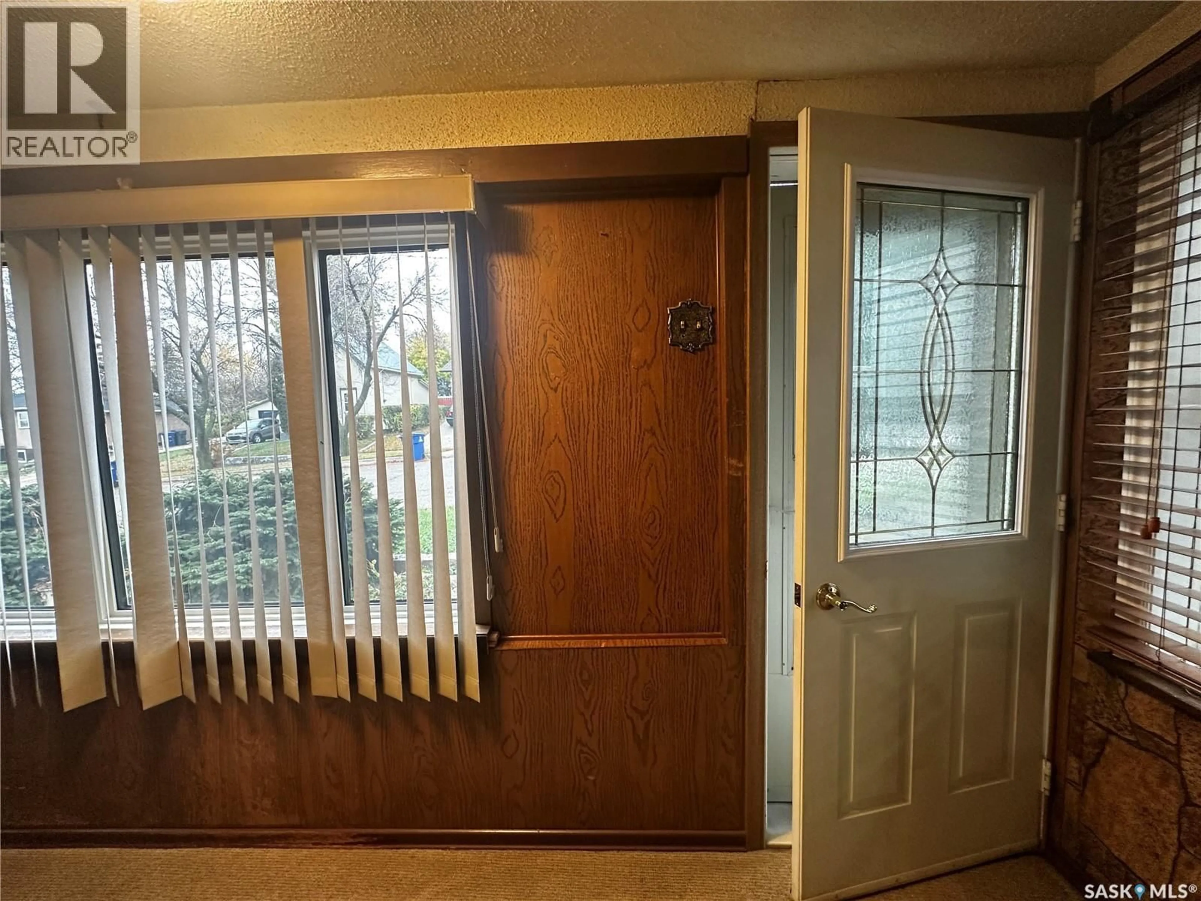 Indoor entryway for 513 5TH AVENUE, Weyburn Saskatchewan S4H1Y7