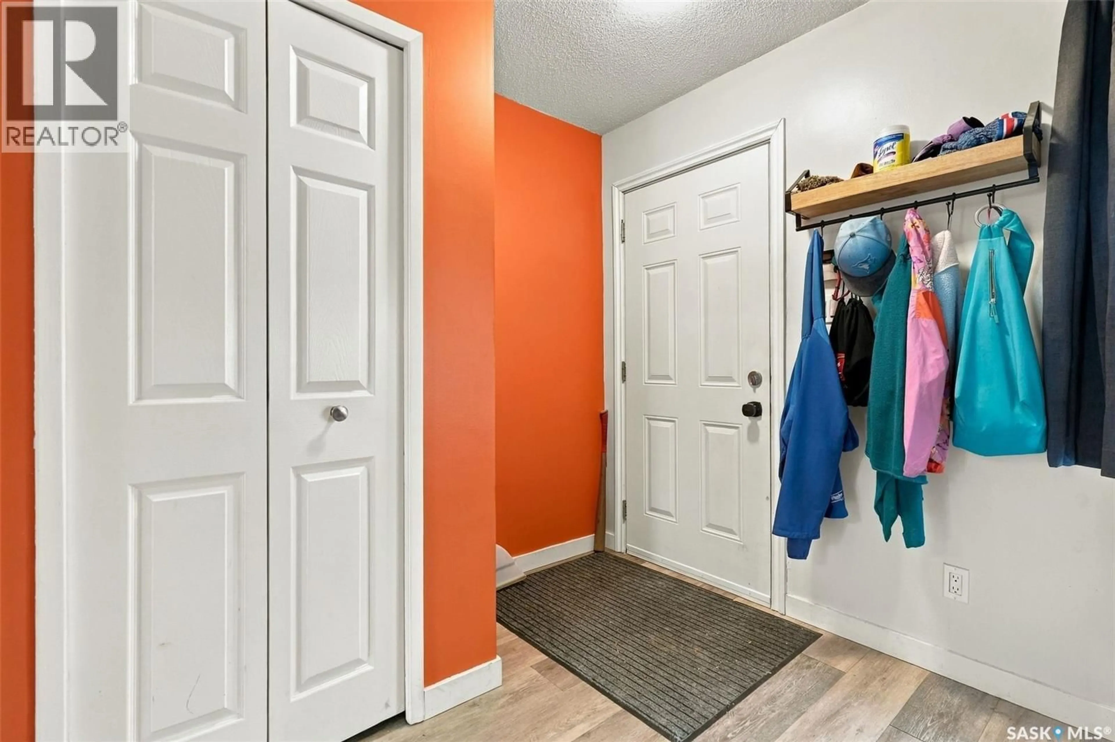 Indoor entryway for 119 MCCARTHY BOULEVARD, Regina Saskatchewan S4R5R6