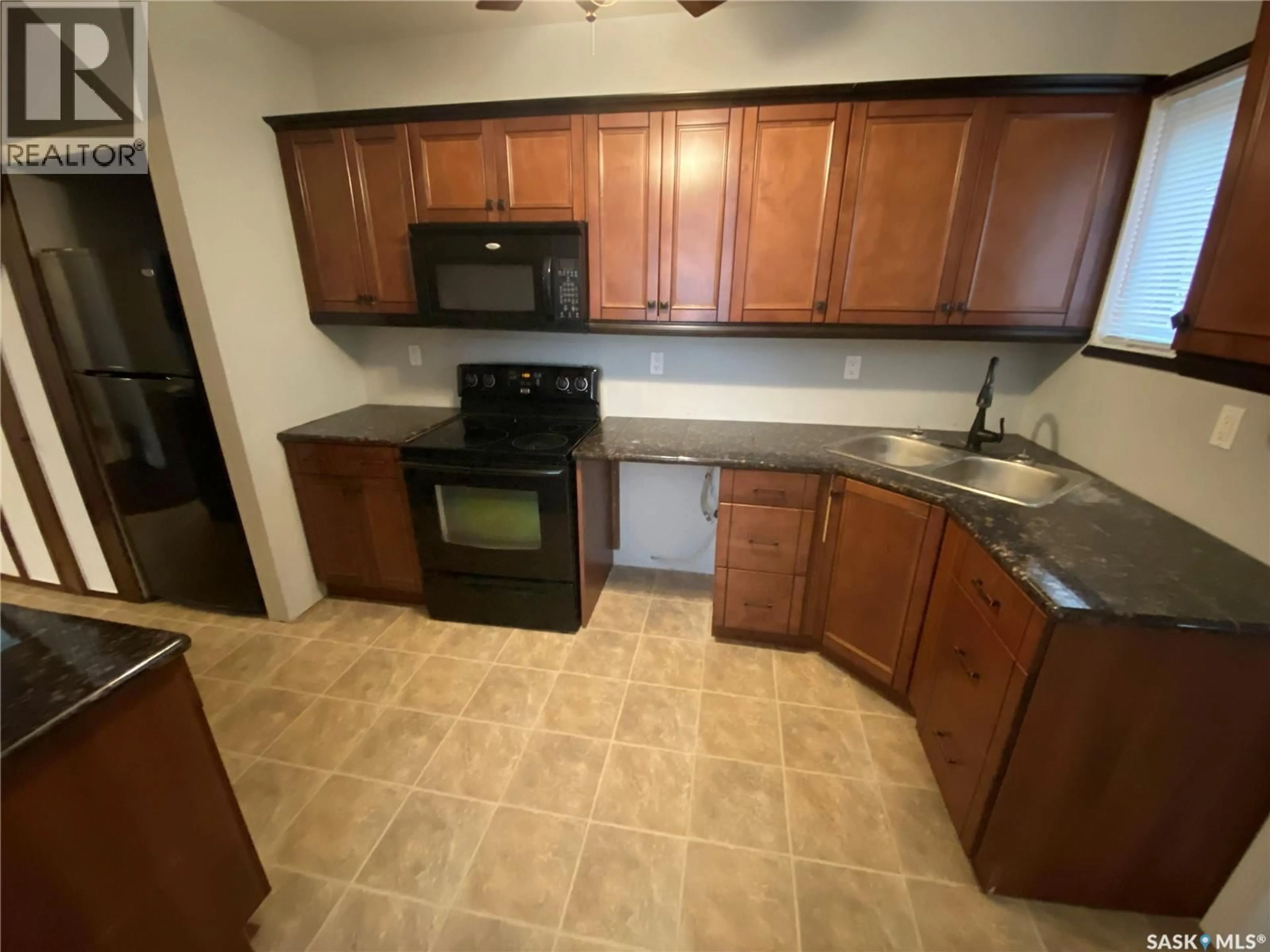Standard kitchen, ceramic/tile floor for 277 FOURTH AVENUE, Yorkton Saskatchewan S3N1B3