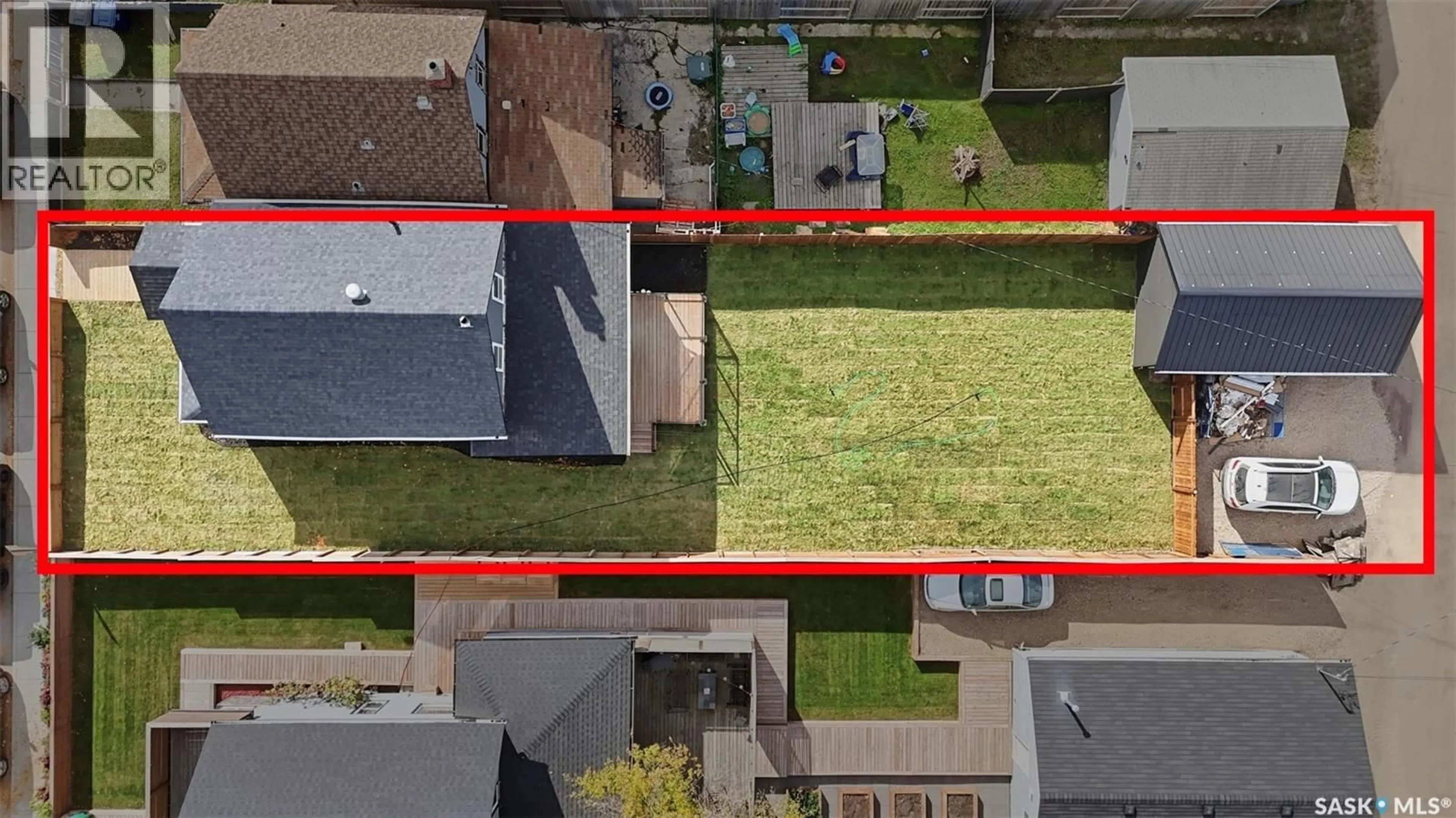 A pic from outside/outdoor area/front of a property/back of a property/a pic from drone, street for 421 C AVENUE, Saskatoon Saskatchewan S7M1N6