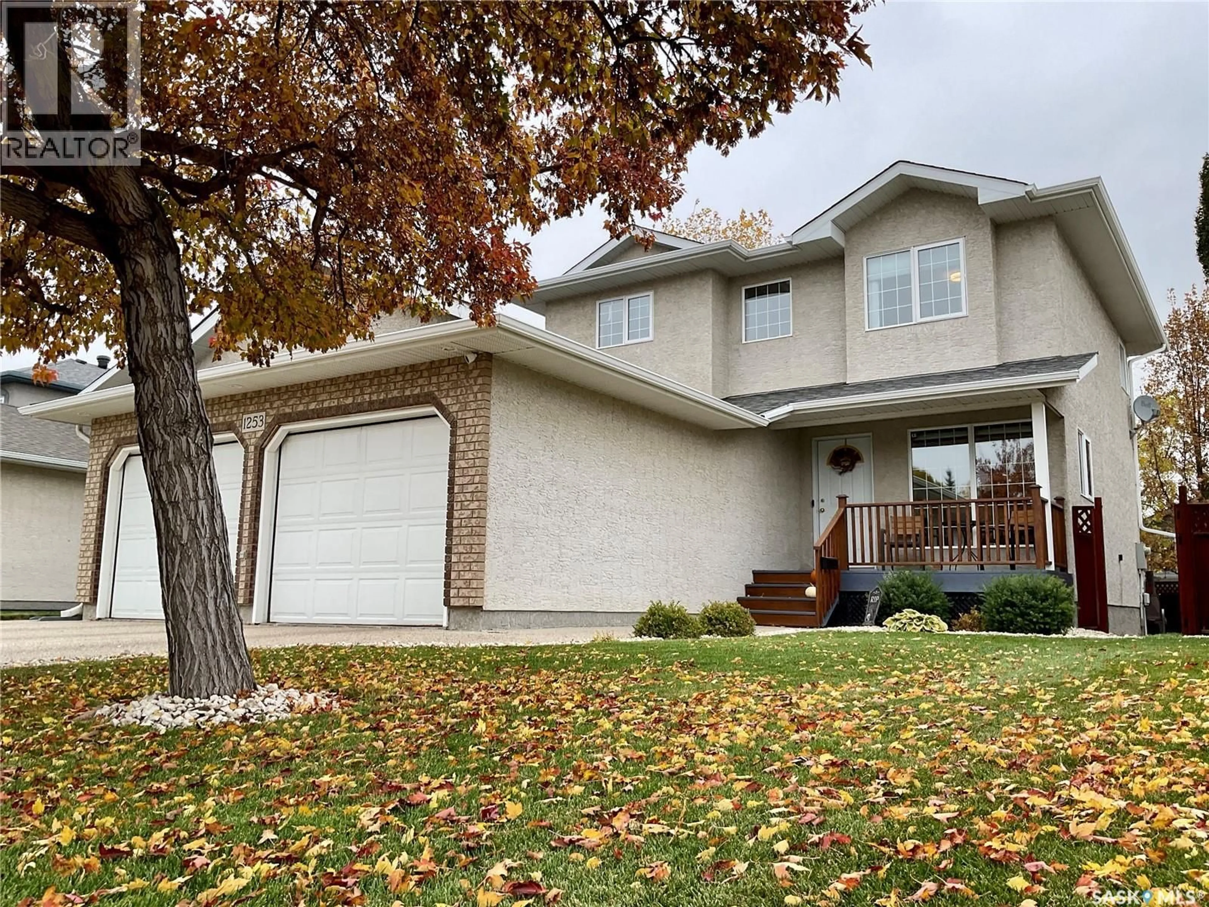 Home with vinyl exterior material, street for 1253 DEGELMAN DRIVE, Regina Saskatchewan S4N7N4