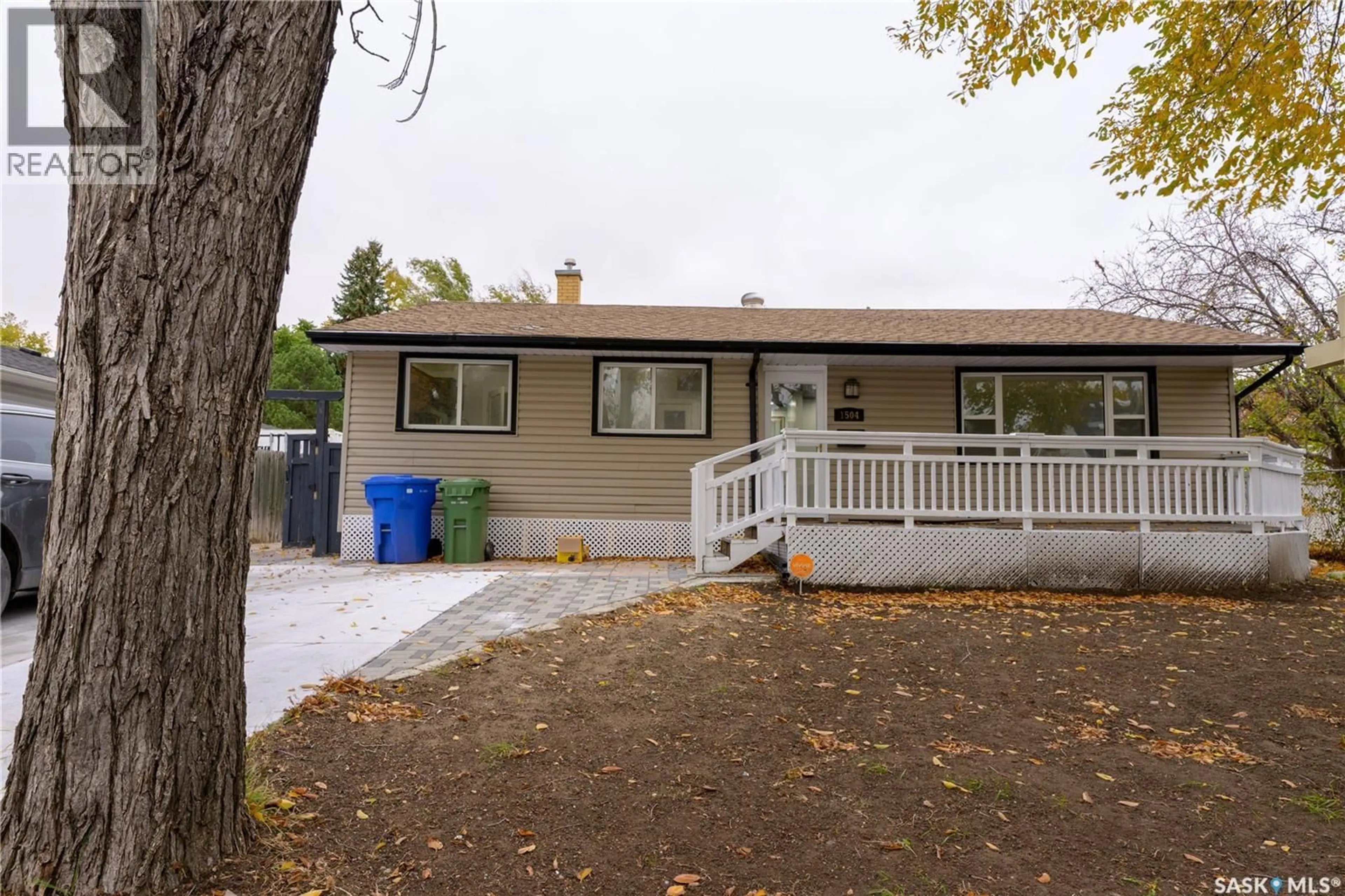 Home with vinyl exterior material, street for 1504 SHANNON ROAD, Regina Saskatchewan S4S5L6