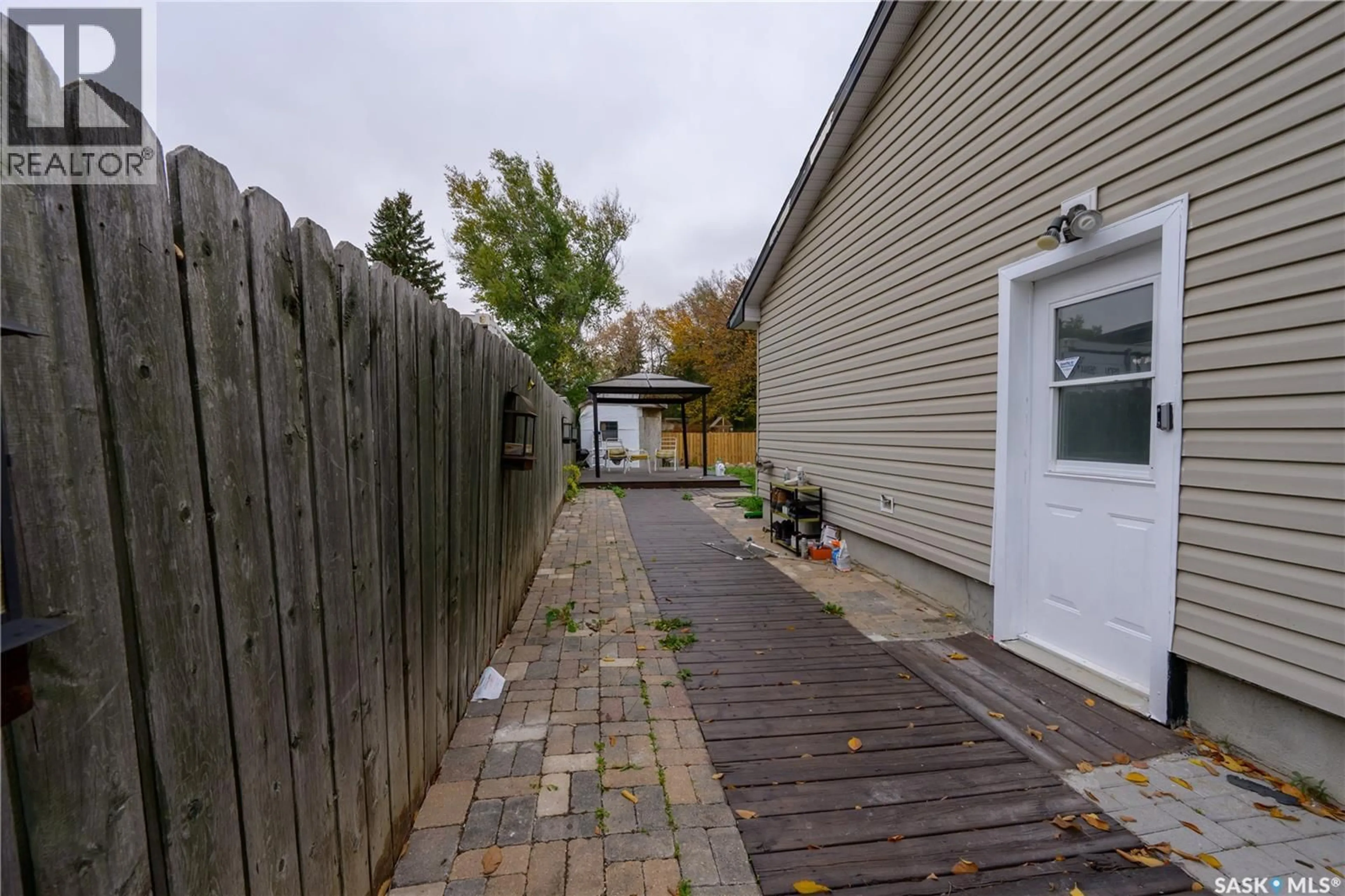 Patio, street for 1504 SHANNON ROAD, Regina Saskatchewan S4S5L6