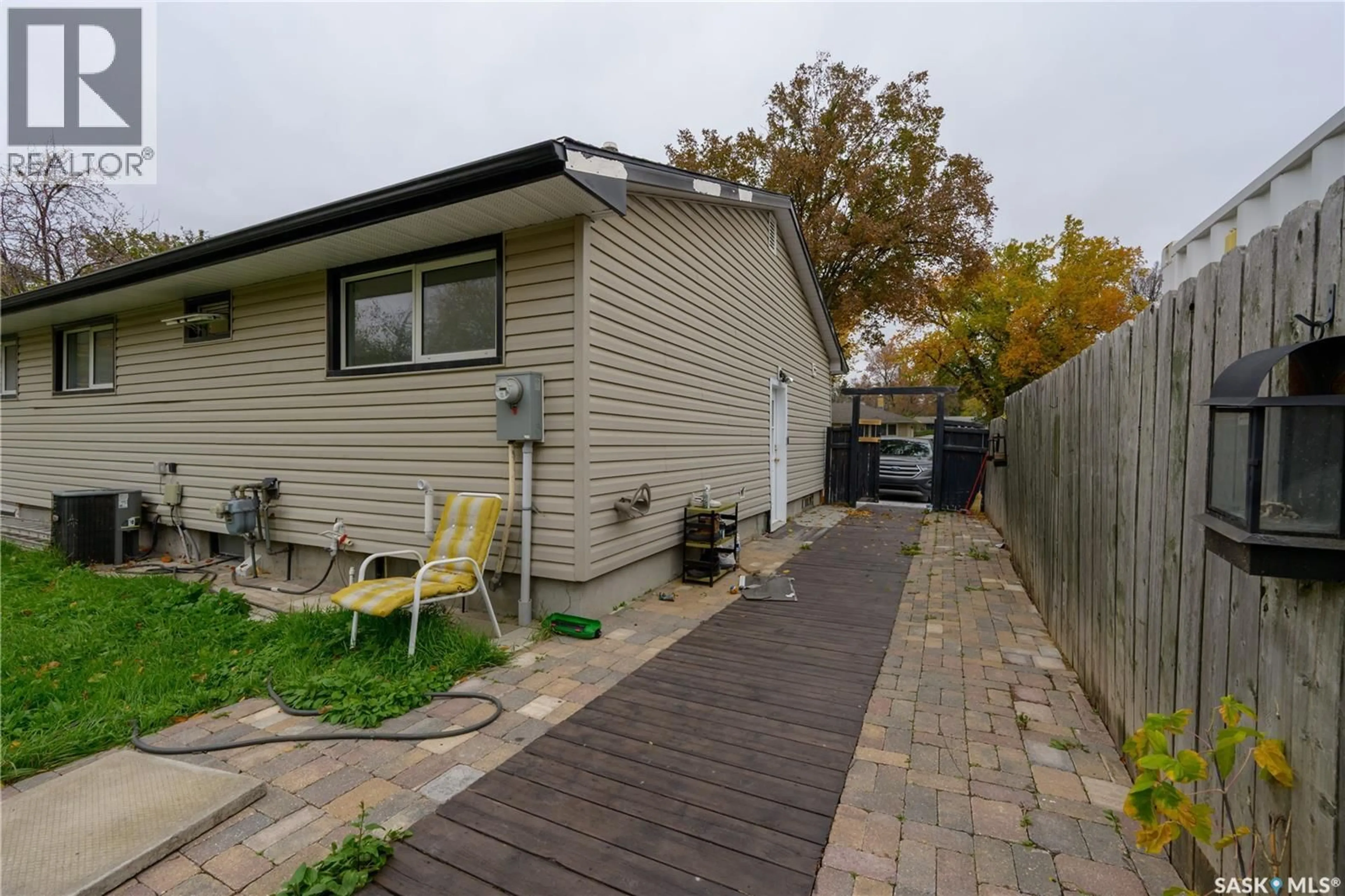 Patio, street for 1504 SHANNON ROAD, Regina Saskatchewan S4S5L6