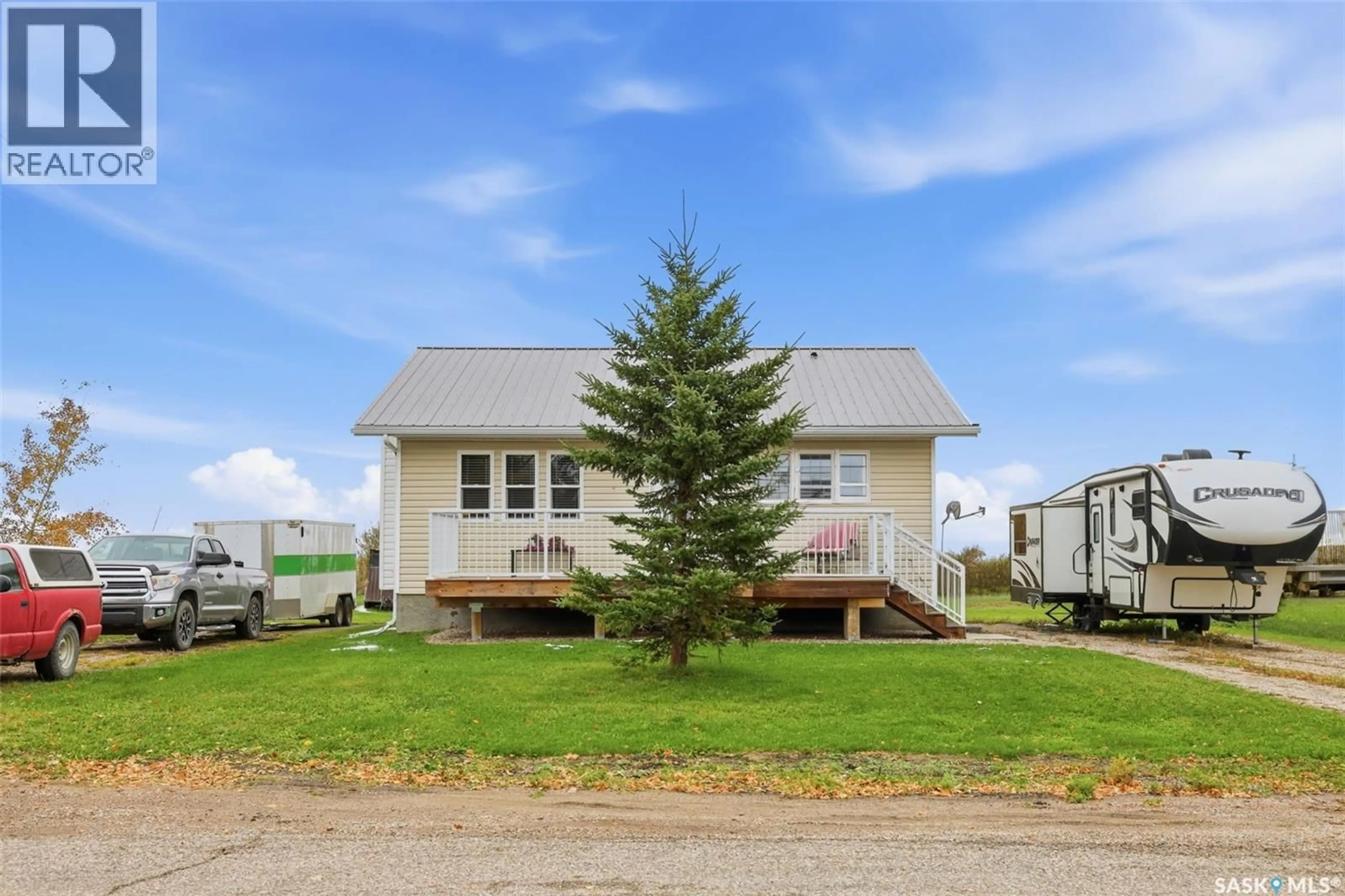 Home with vinyl exterior material, street for 73 2ND AVENUE, Montmartre Saskatchewan S0G3M0