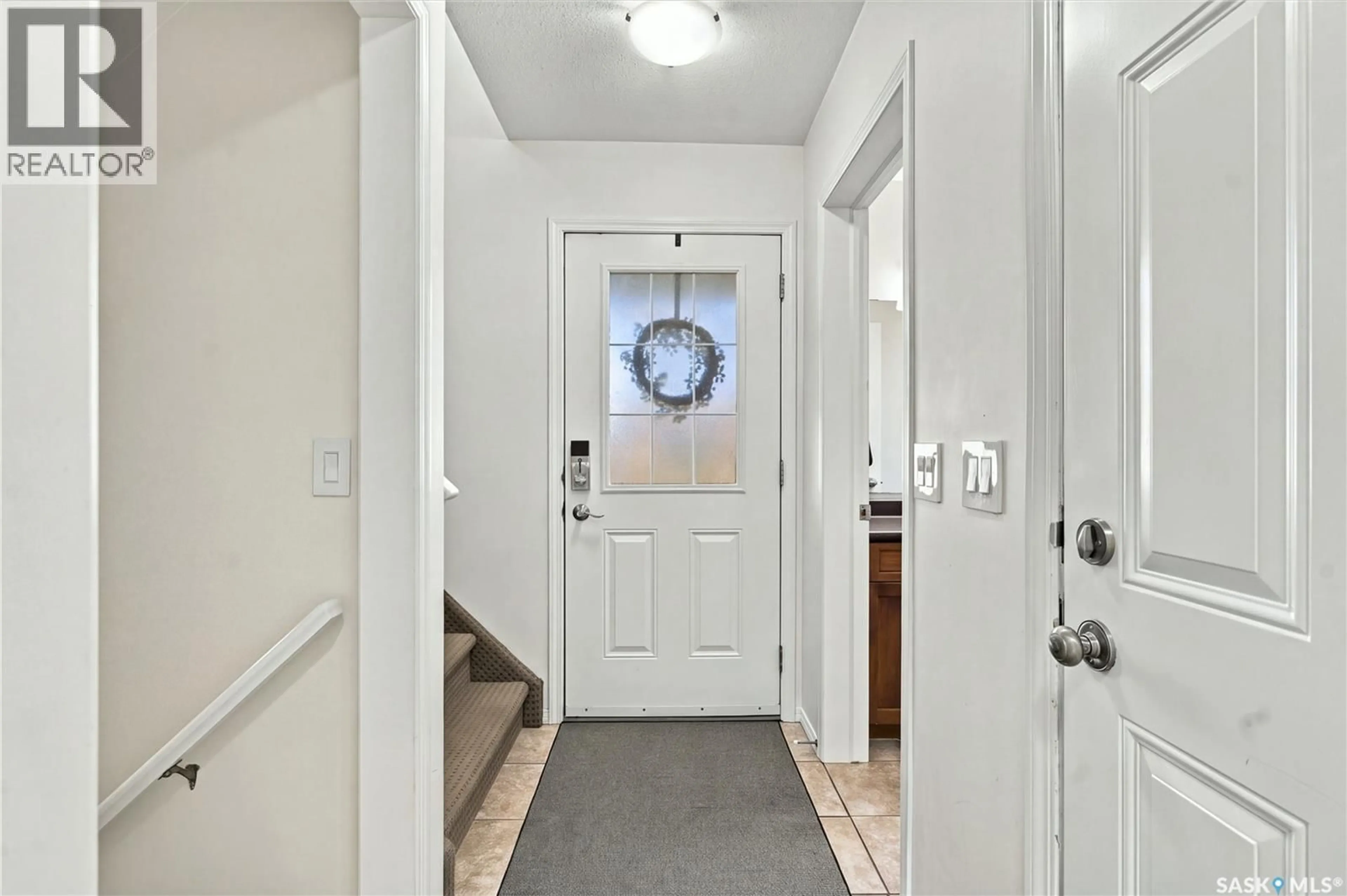 Indoor entryway for 410 - 110 STENSRUD ROAD, Saskatoon Saskatchewan S7W0B7