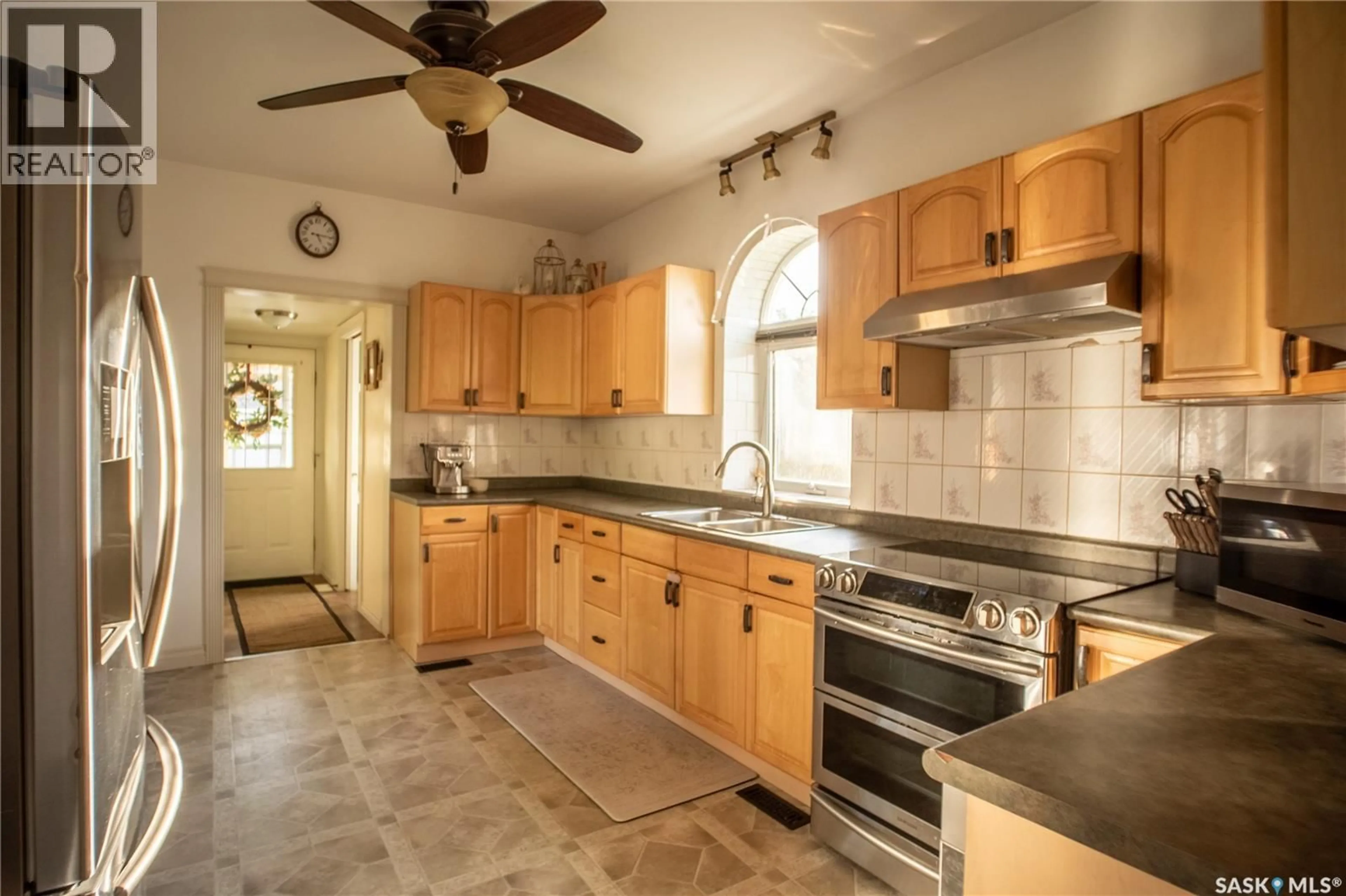 Standard kitchen, ceramic/tile floor for 200 2ND STREET, Dundurn Saskatchewan S0K1K0