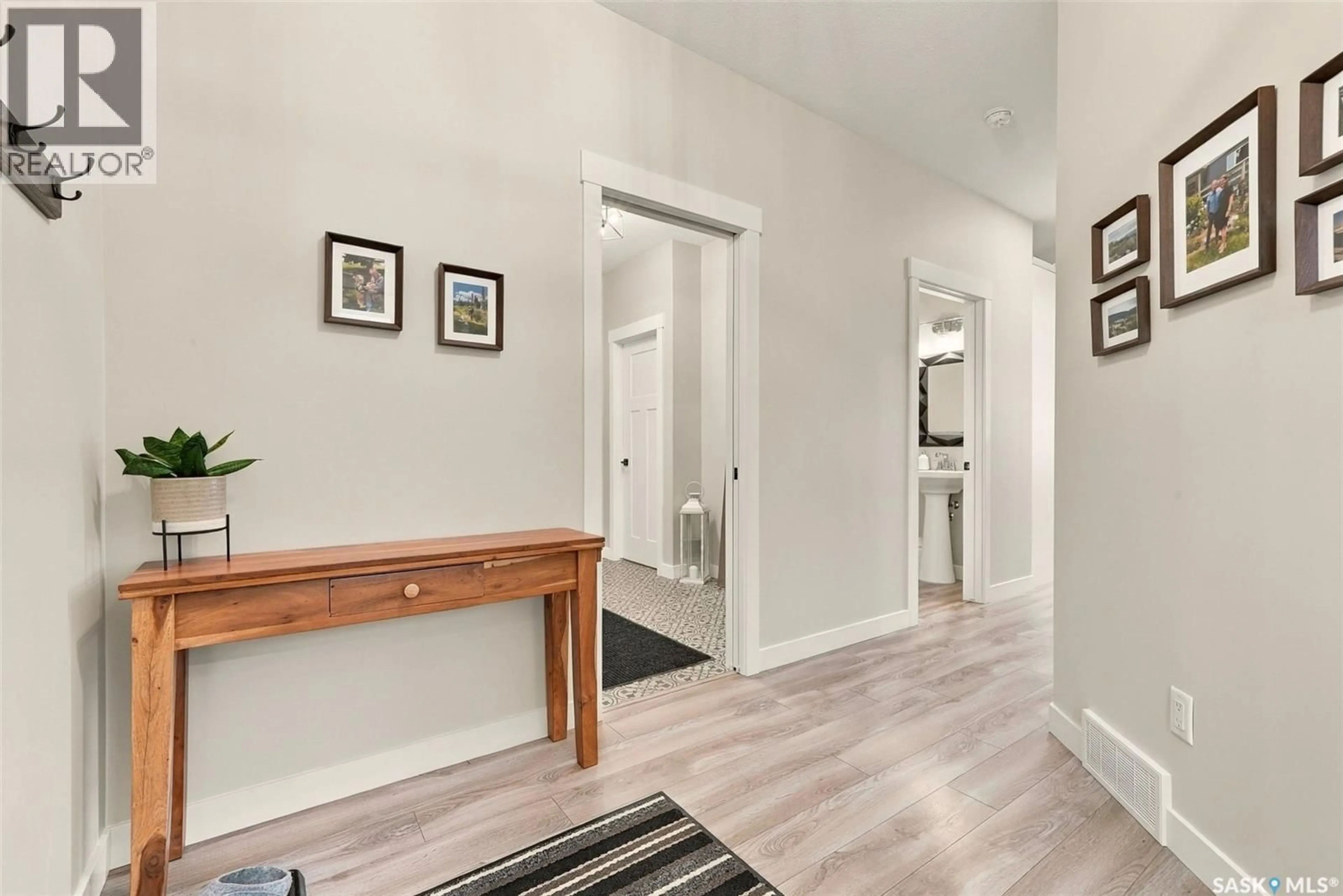 Indoor entryway for 9 HUDSON DRIVE, Pilot Butte Saskatchewan S0G3Z0