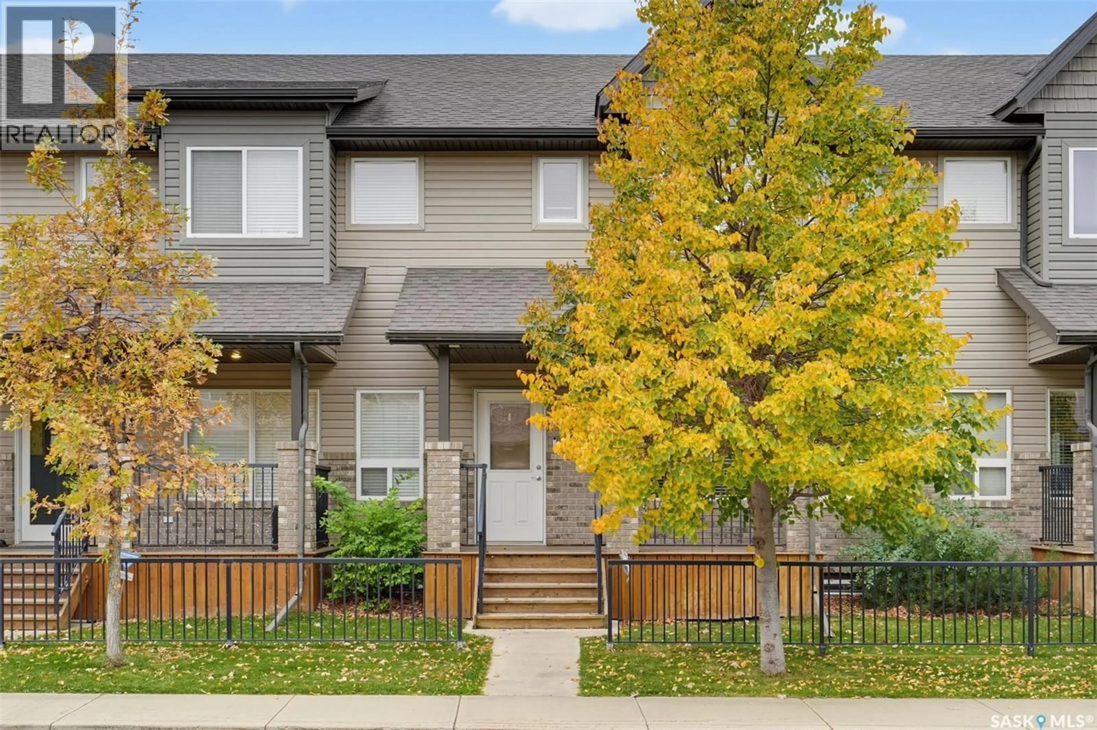 Home with vinyl exterior material, street for 335 WILLOWGROVE LANE, Saskatoon Saskatchewan S7K1N3