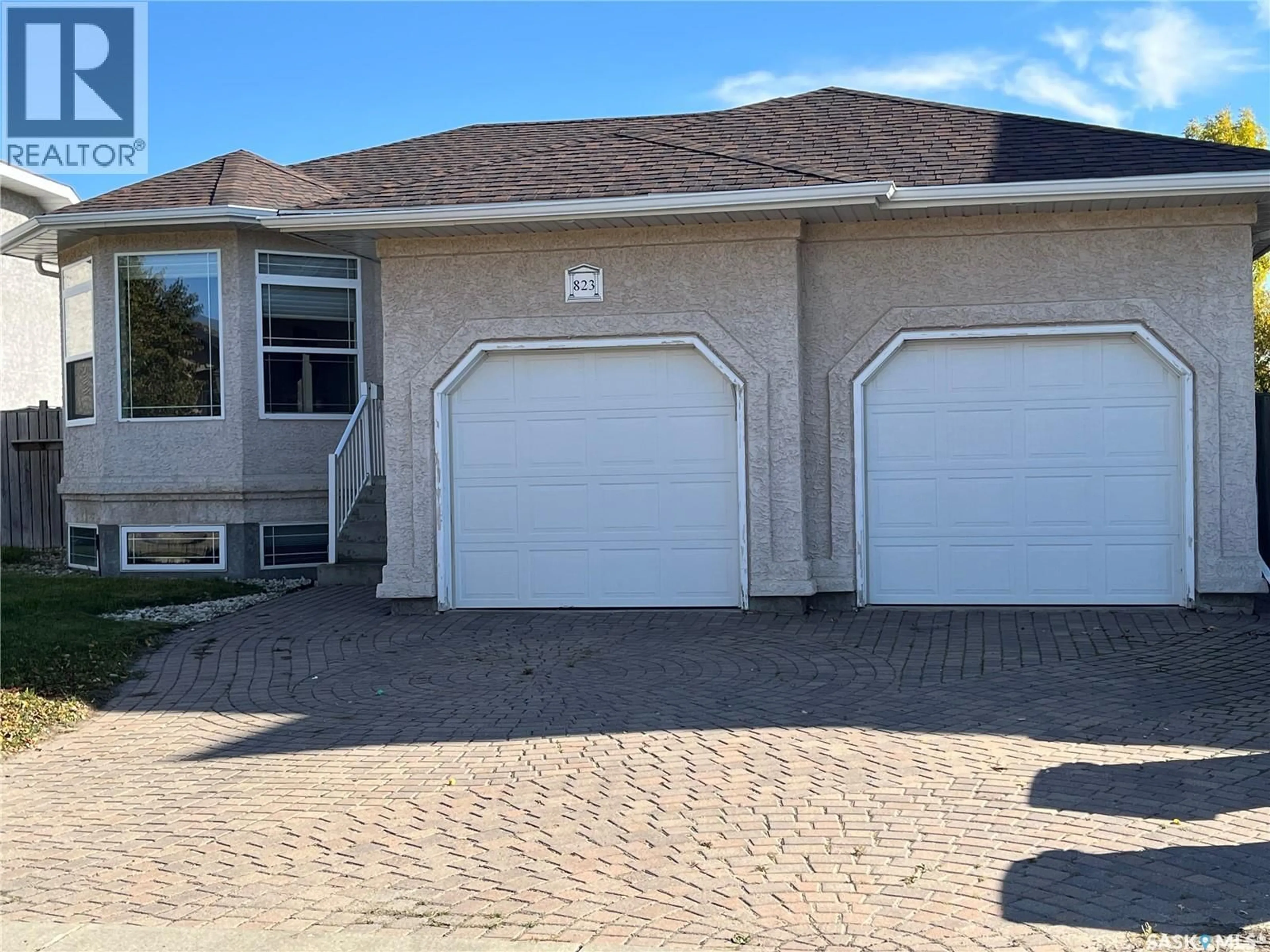 Home with vinyl exterior material, street for 823 BEECHMONT LANE, Saskatoon Saskatchewan S7V1C8