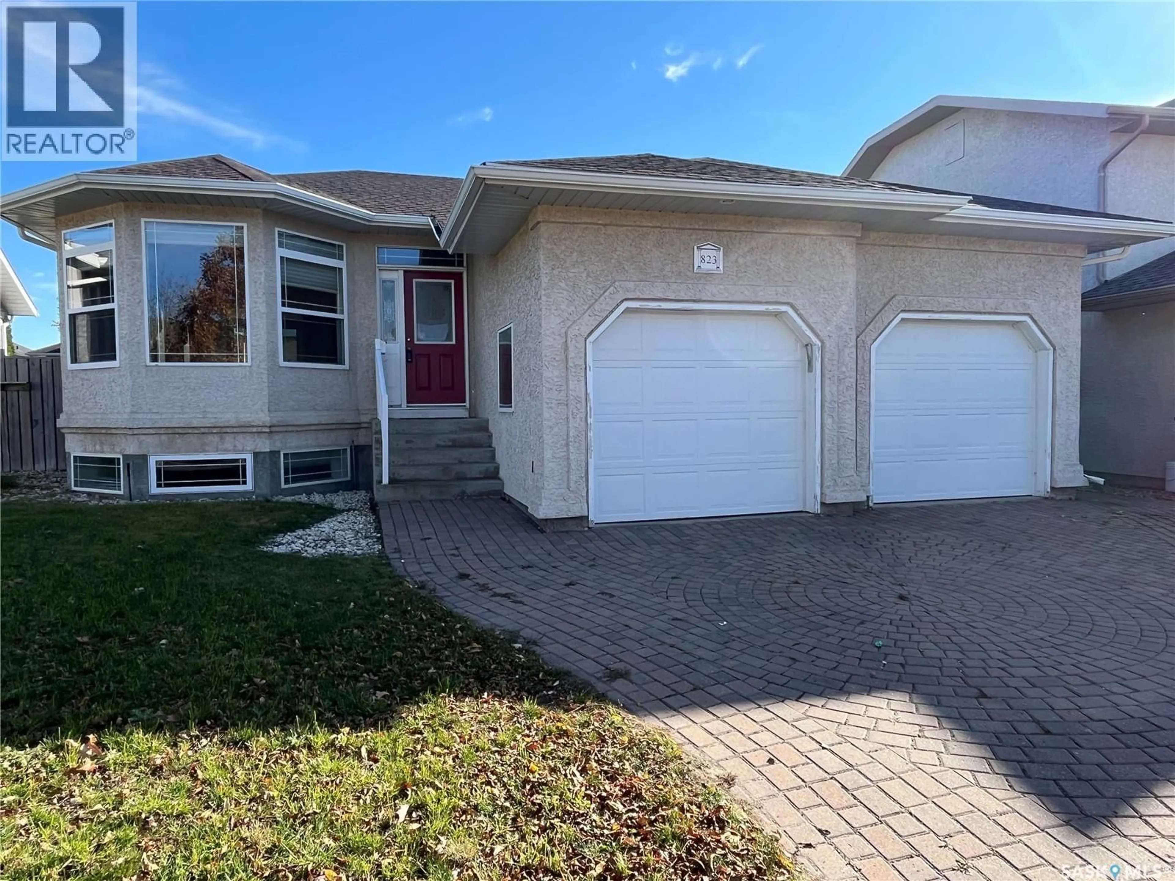 Home with vinyl exterior material, street for 823 BEECHMONT LANE, Saskatoon Saskatchewan S7V1C8