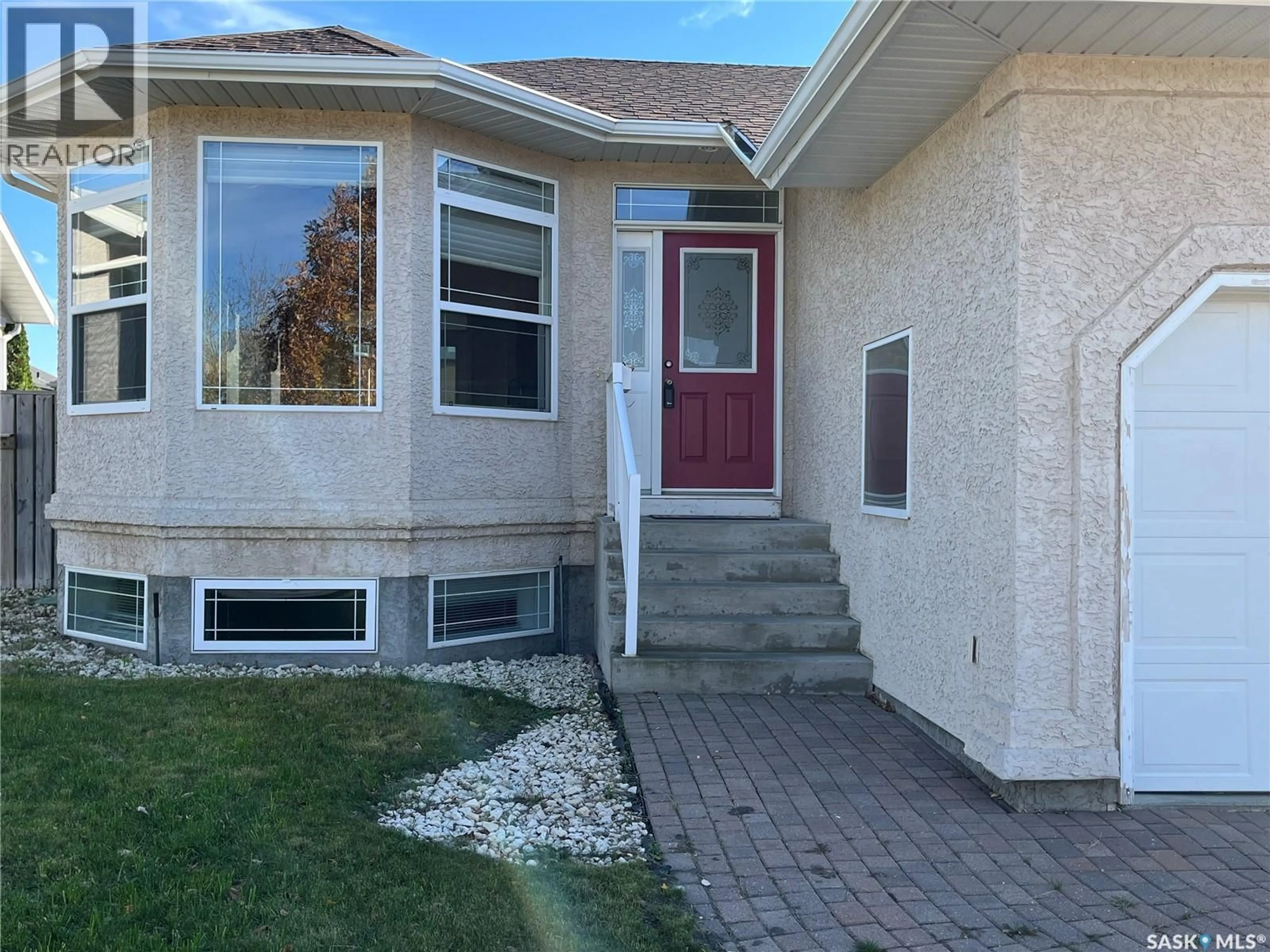 Home with vinyl exterior material, street for 823 BEECHMONT LANE, Saskatoon Saskatchewan S7V1C8