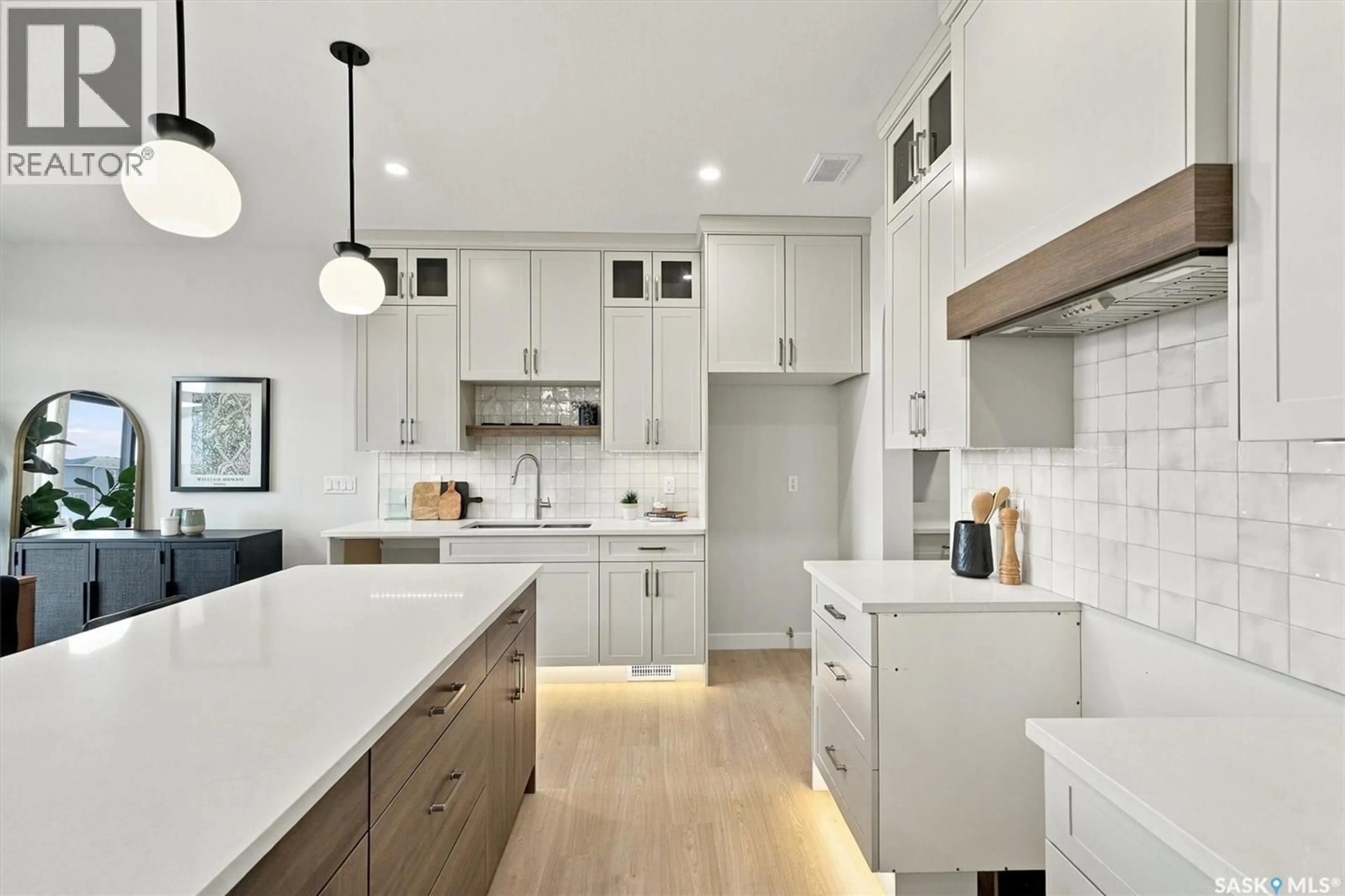 Contemporary kitchen, ceramic/tile floor for 443 ASOKAN RISE, Saskatoon Saskatchewan S7V1R3