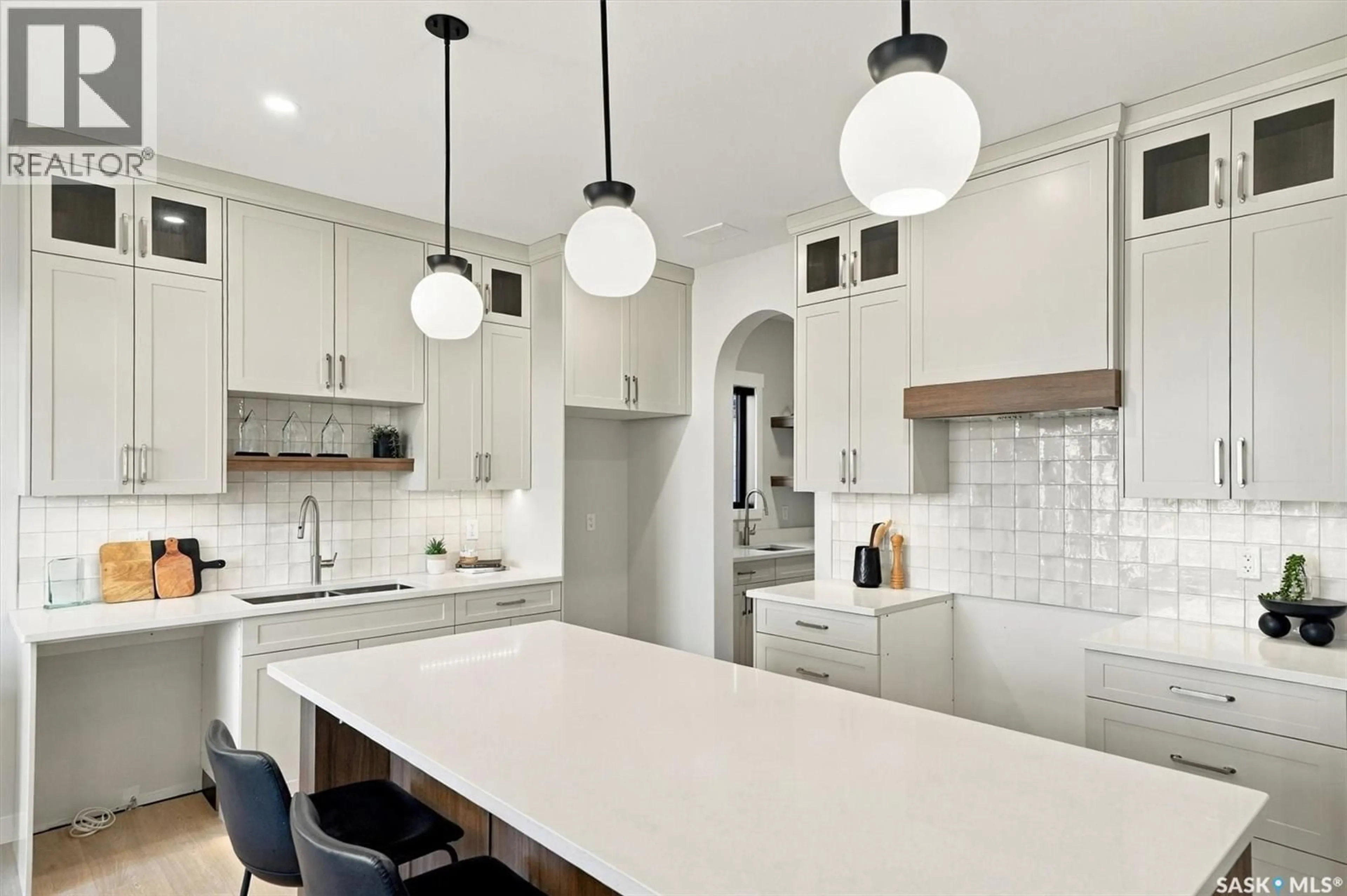 Contemporary kitchen, ceramic/tile floor for 451 ASOKAN RISE, Saskatoon Saskatchewan S7V1Z4