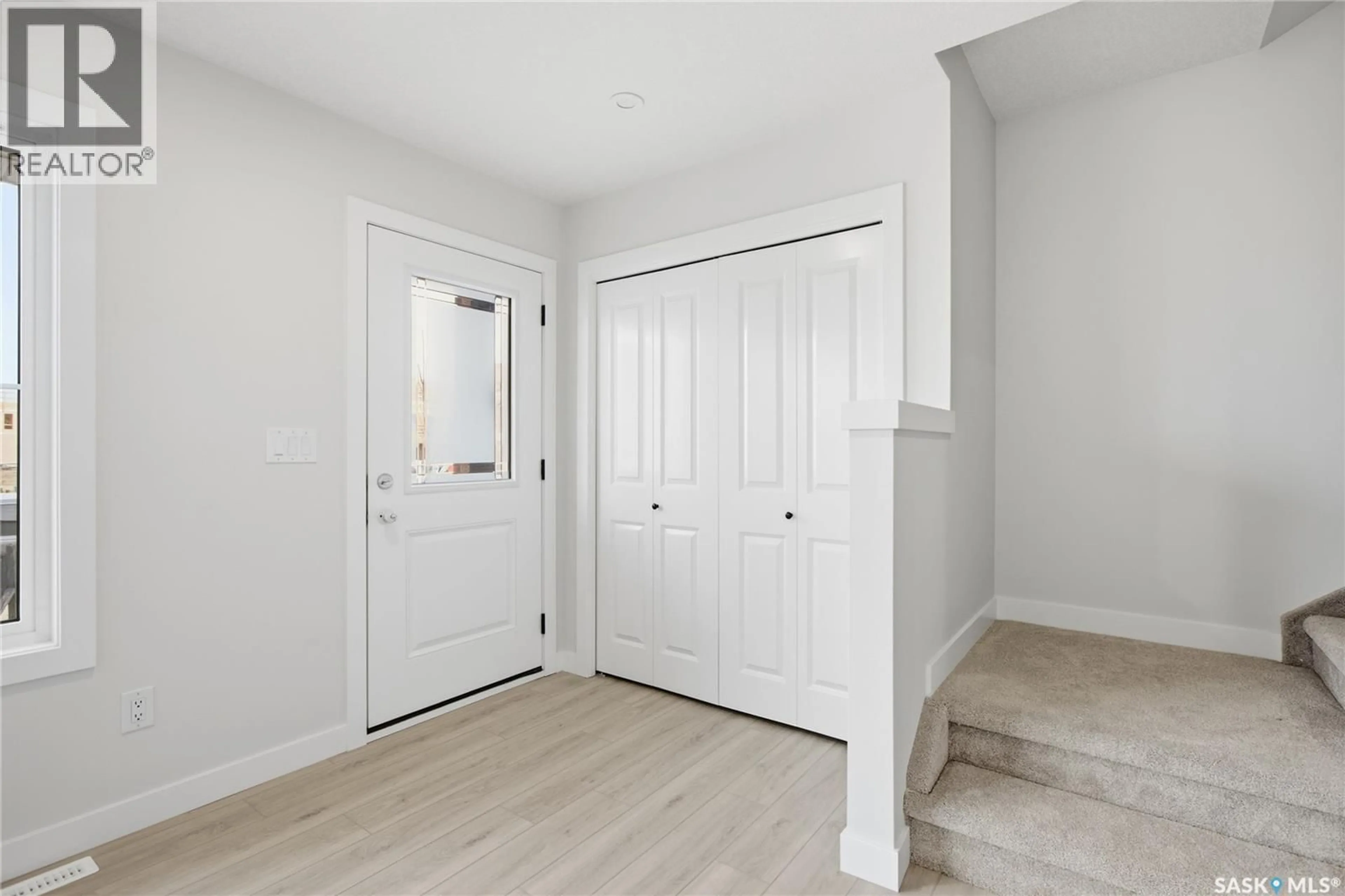 Indoor entryway for 263 MARK BEND, Saskatoon Saskatchewan S7V2B8