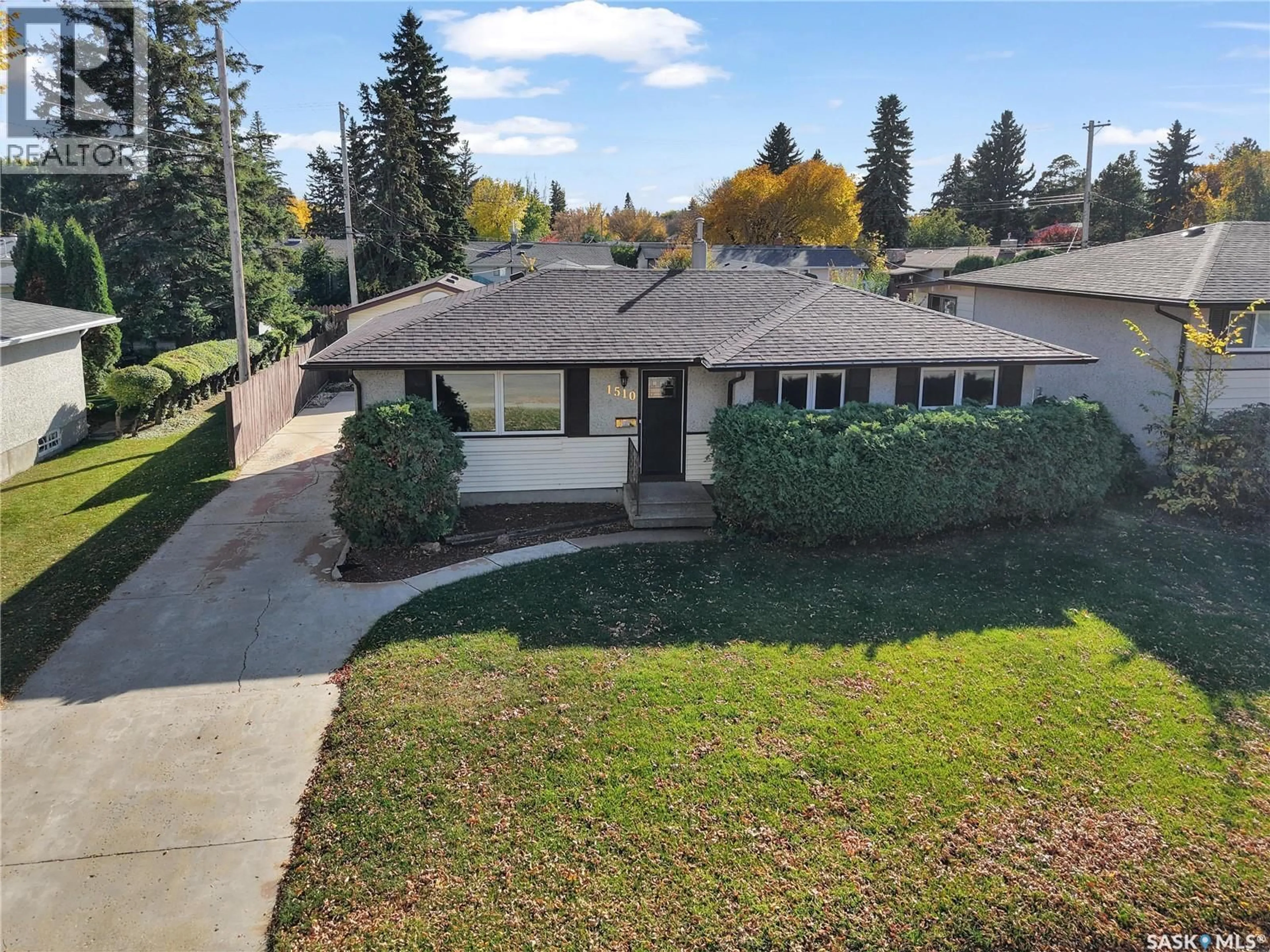 A pic from outside/outdoor area/front of a property/back of a property/a pic from drone, street for 1510 ISABELLA STREET, Saskatoon Saskatchewan S7J0B9