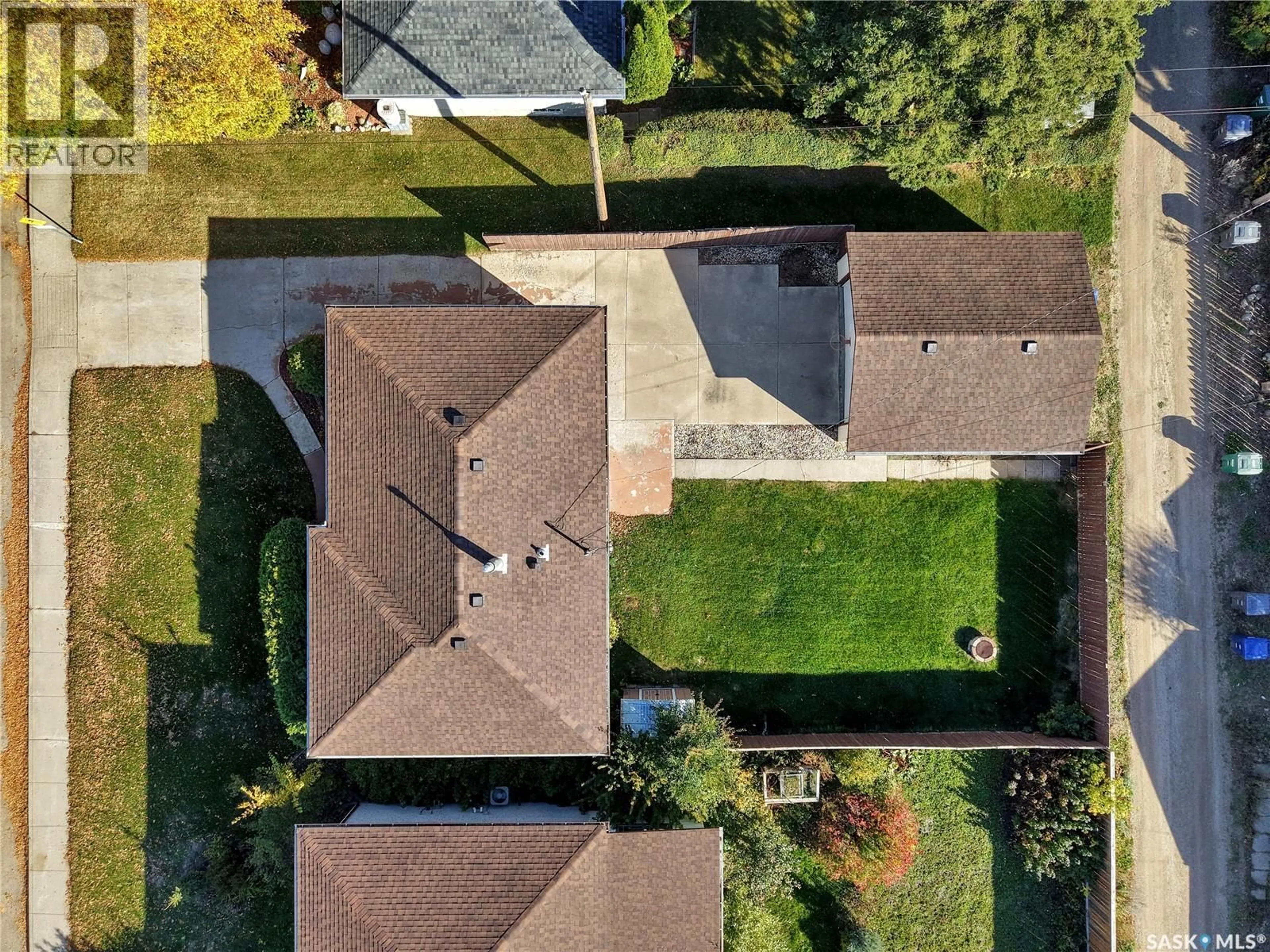 A pic from outside/outdoor area/front of a property/back of a property/a pic from drone, street for 1510 ISABELLA STREET, Saskatoon Saskatchewan S7J0B9