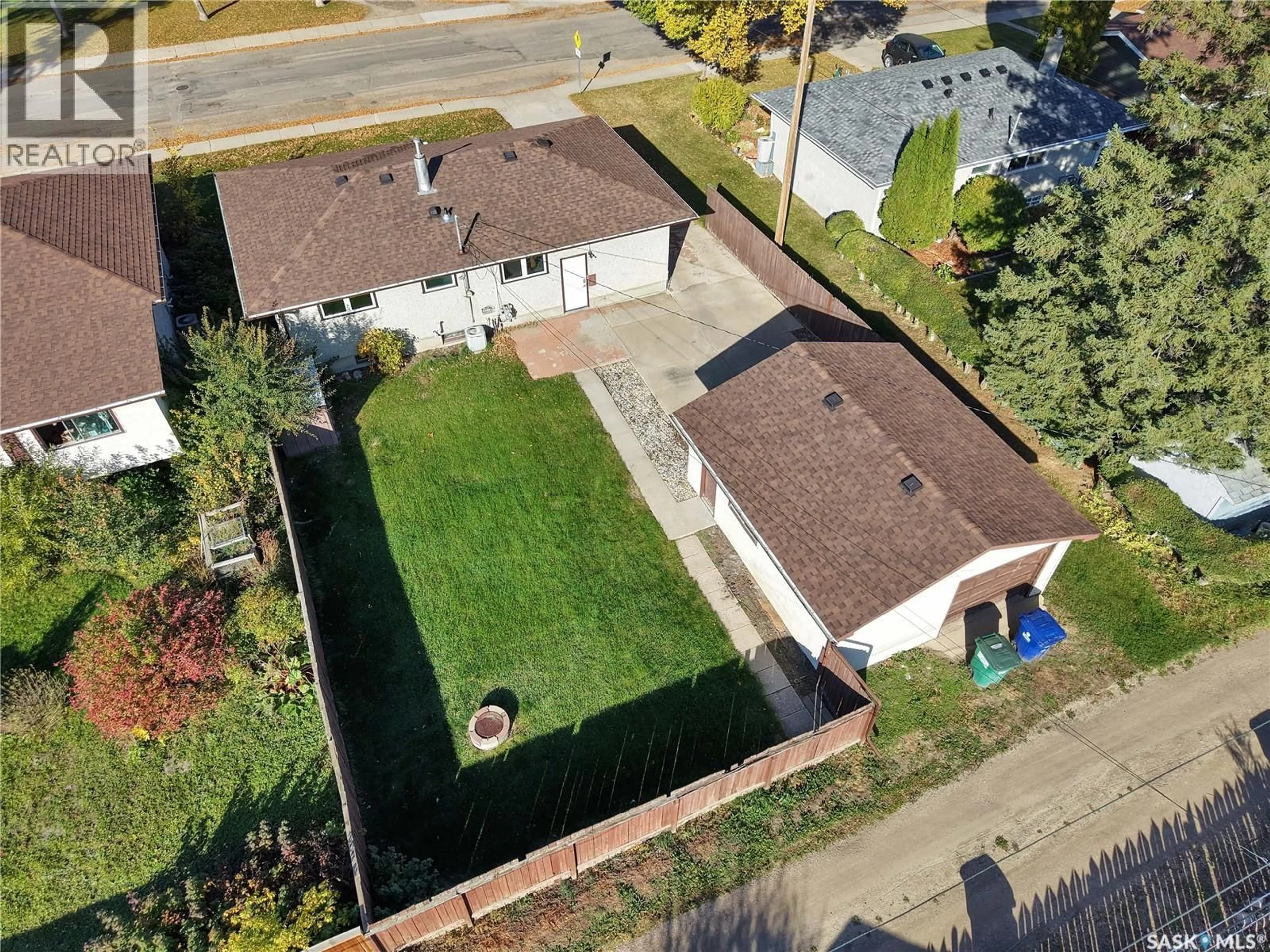 A pic from outside/outdoor area/front of a property/back of a property/a pic from drone, street for 1510 ISABELLA STREET, Saskatoon Saskatchewan S7J0B9