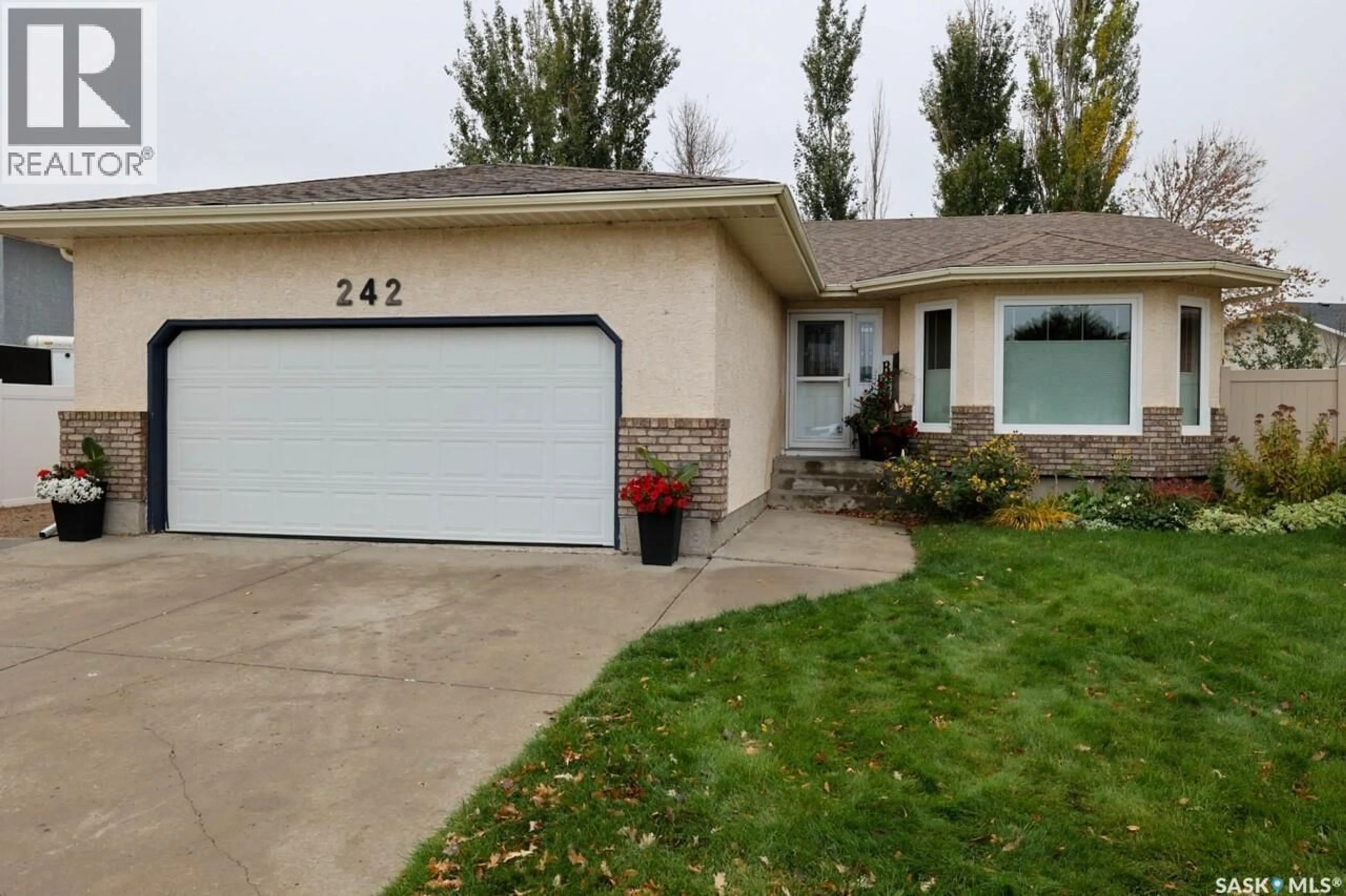 Home with vinyl exterior material, street for 242 PAR PLACE, Regina Saskatchewan S4Y1H3