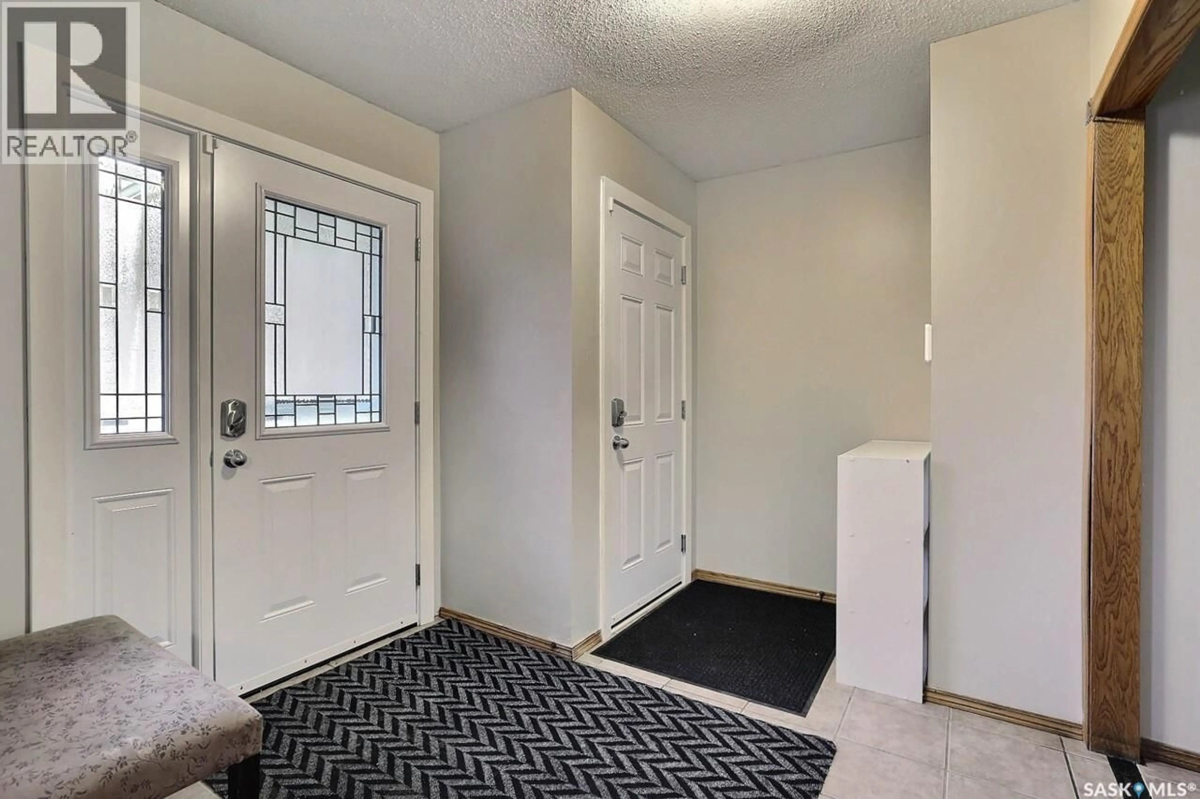 Indoor entryway for 242 PAR PLACE, Regina Saskatchewan S4Y1H3
