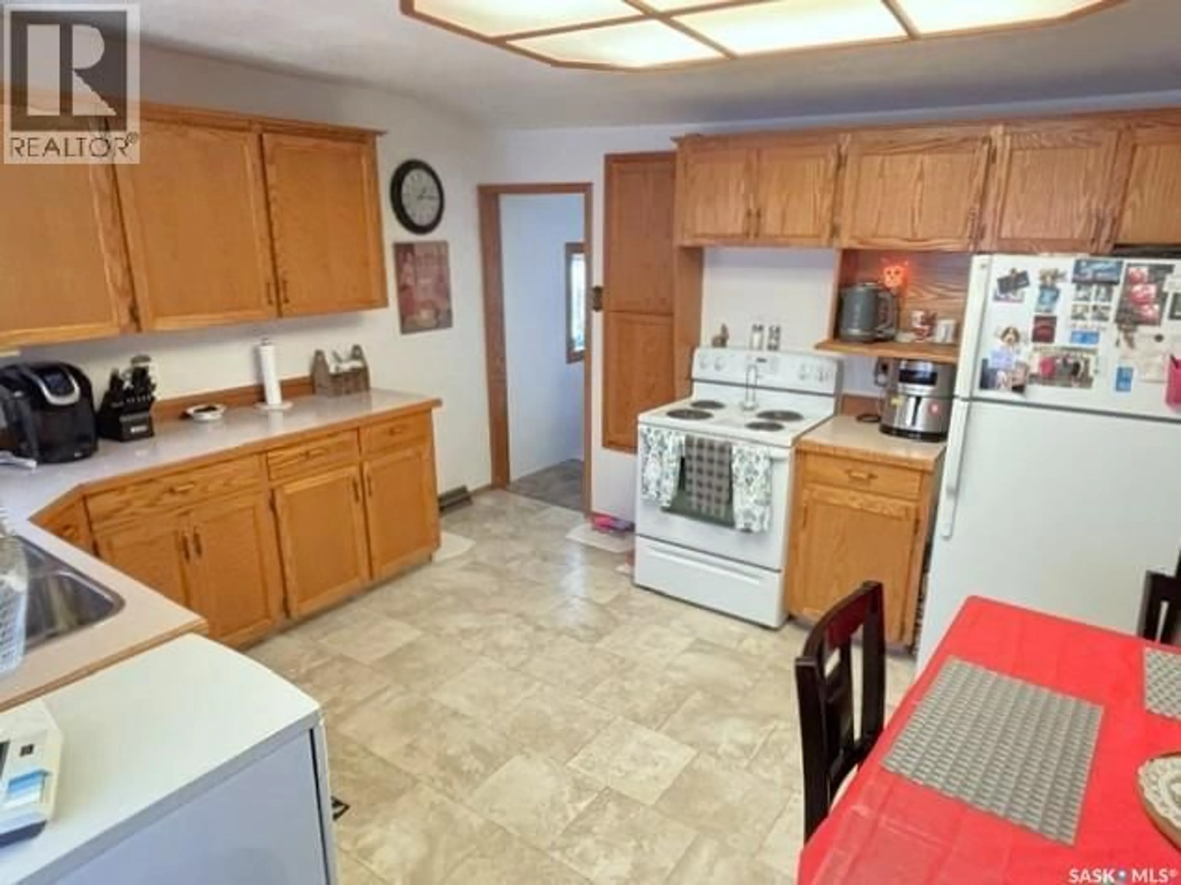 Standard kitchen, ceramic/tile floor for 954 BROWN STREET, Moose Jaw Saskatchewan S6H2Z2