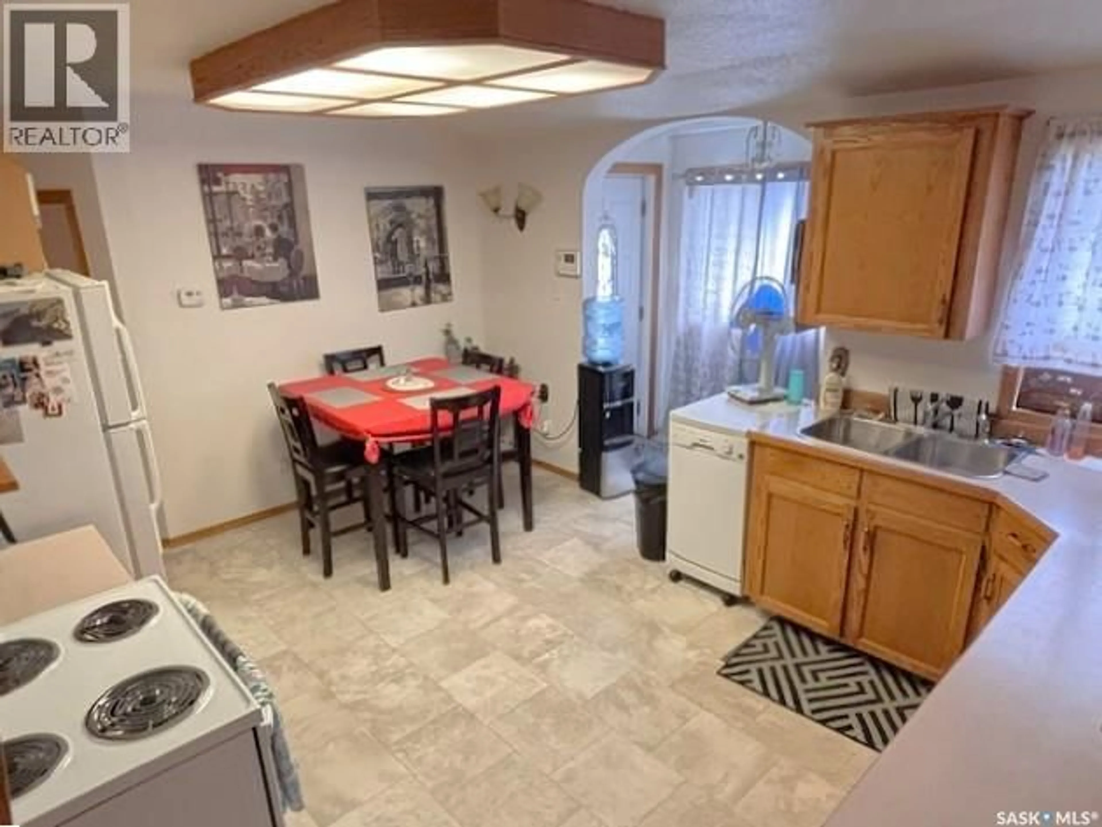 Standard kitchen, ceramic/tile floor for 954 BROWN STREET, Moose Jaw Saskatchewan S6H2Z2