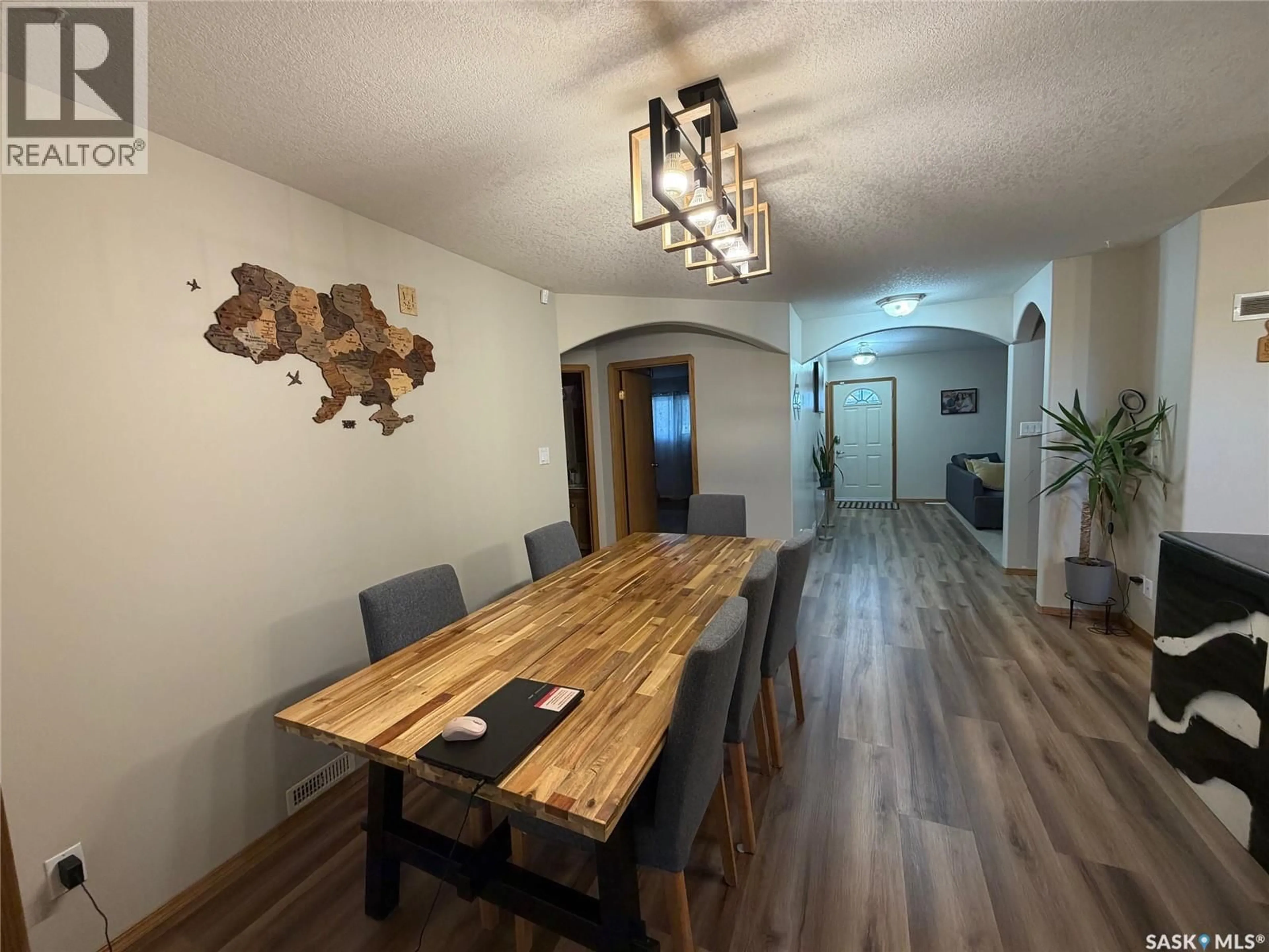 Dining room, wood/laminate floor for 142 DARLINGTON STREET, Yorkton Saskatchewan S3N0C9