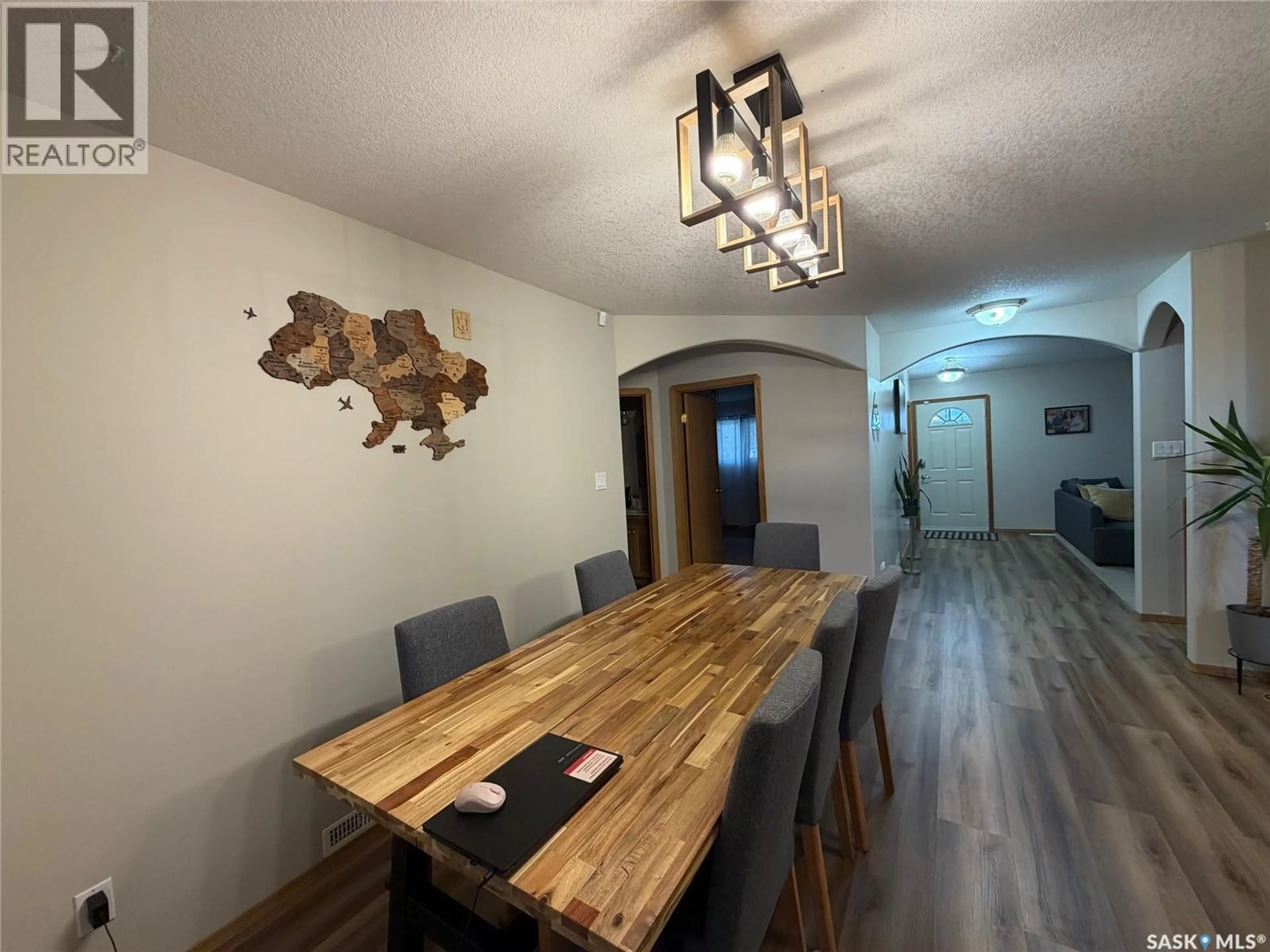 Dining room, wood/laminate floor for 142 DARLINGTON STREET, Yorkton Saskatchewan S3N0C9