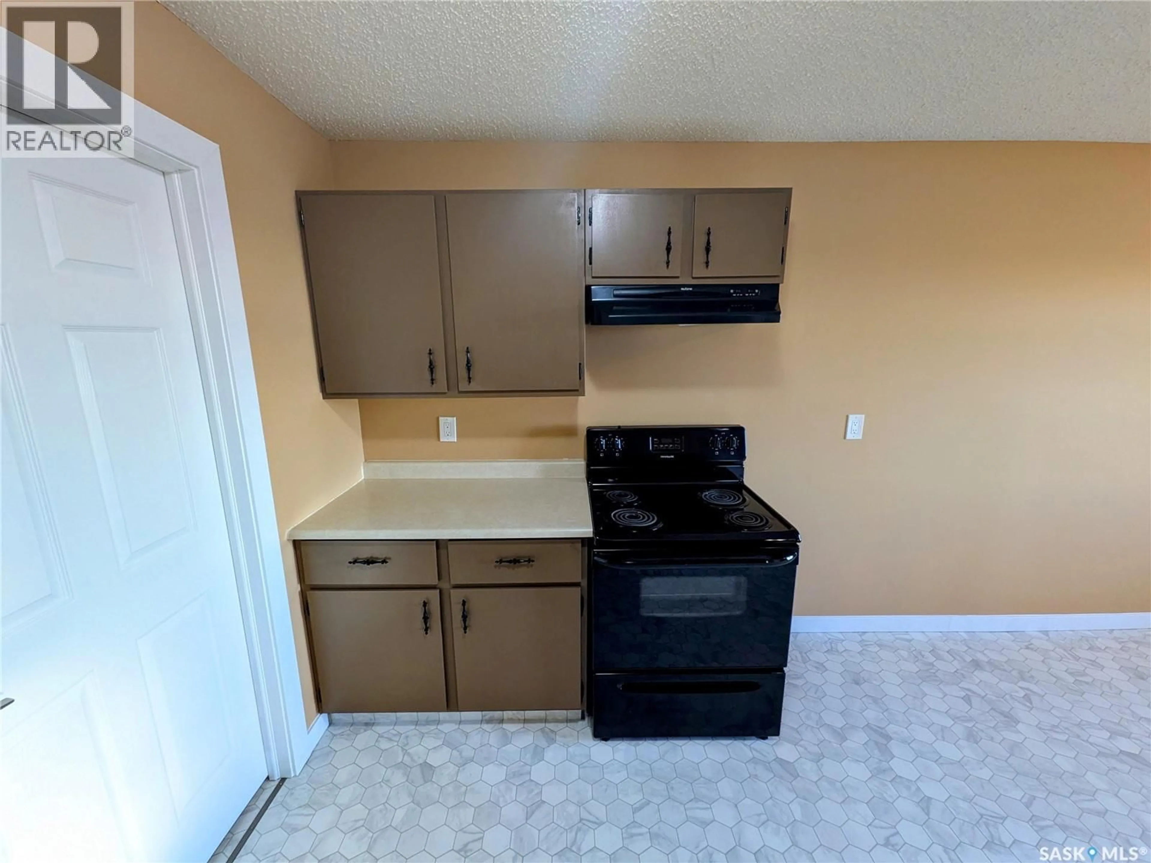 Standard kitchen, unknown for 7315 DALGLIESH DRIVE, Regina Saskatchewan S4X2B8
