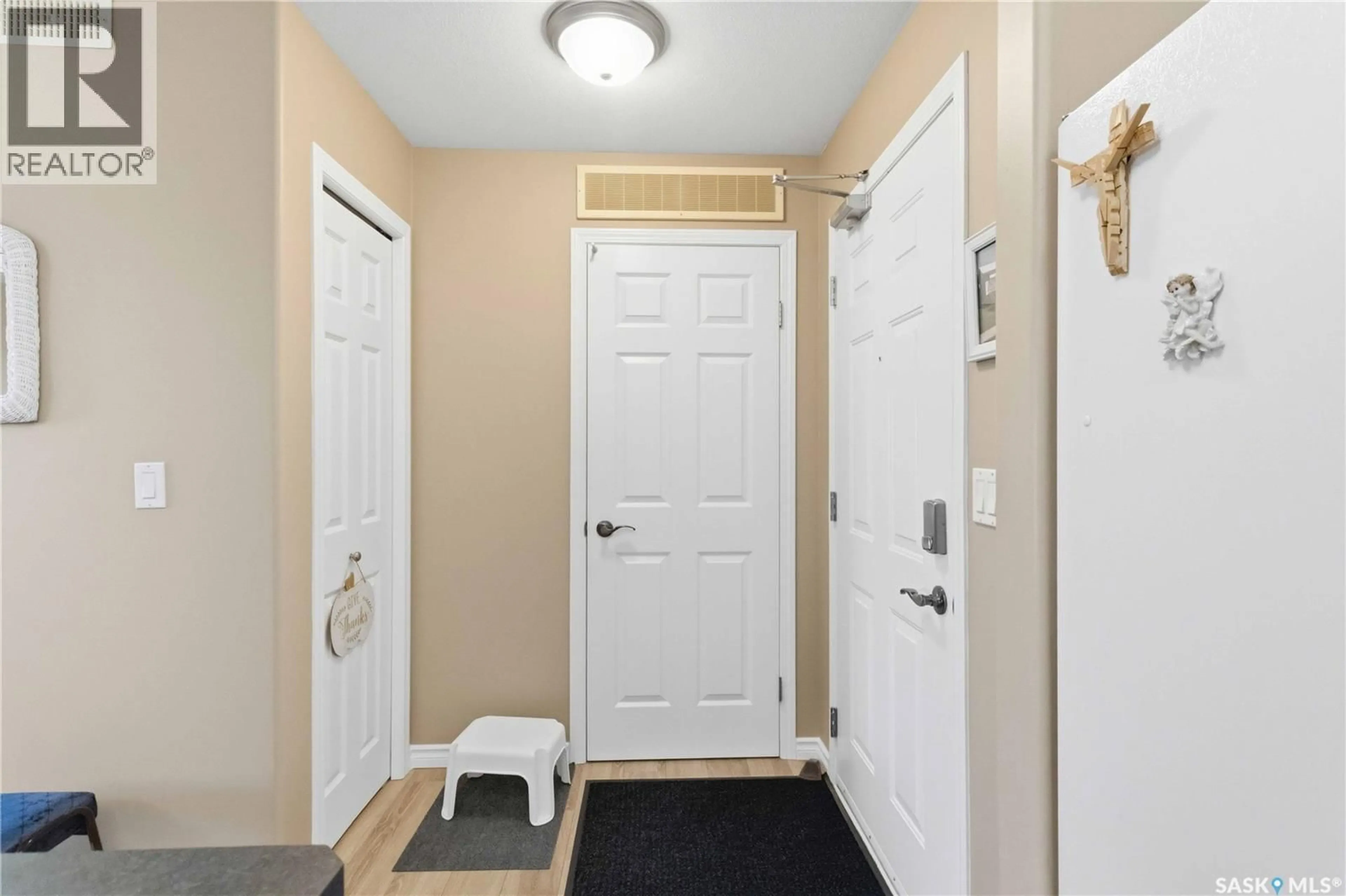 Indoor entryway for 303 235 HEROLD TERRACE, Saskatoon Saskatchewan S7V1J2