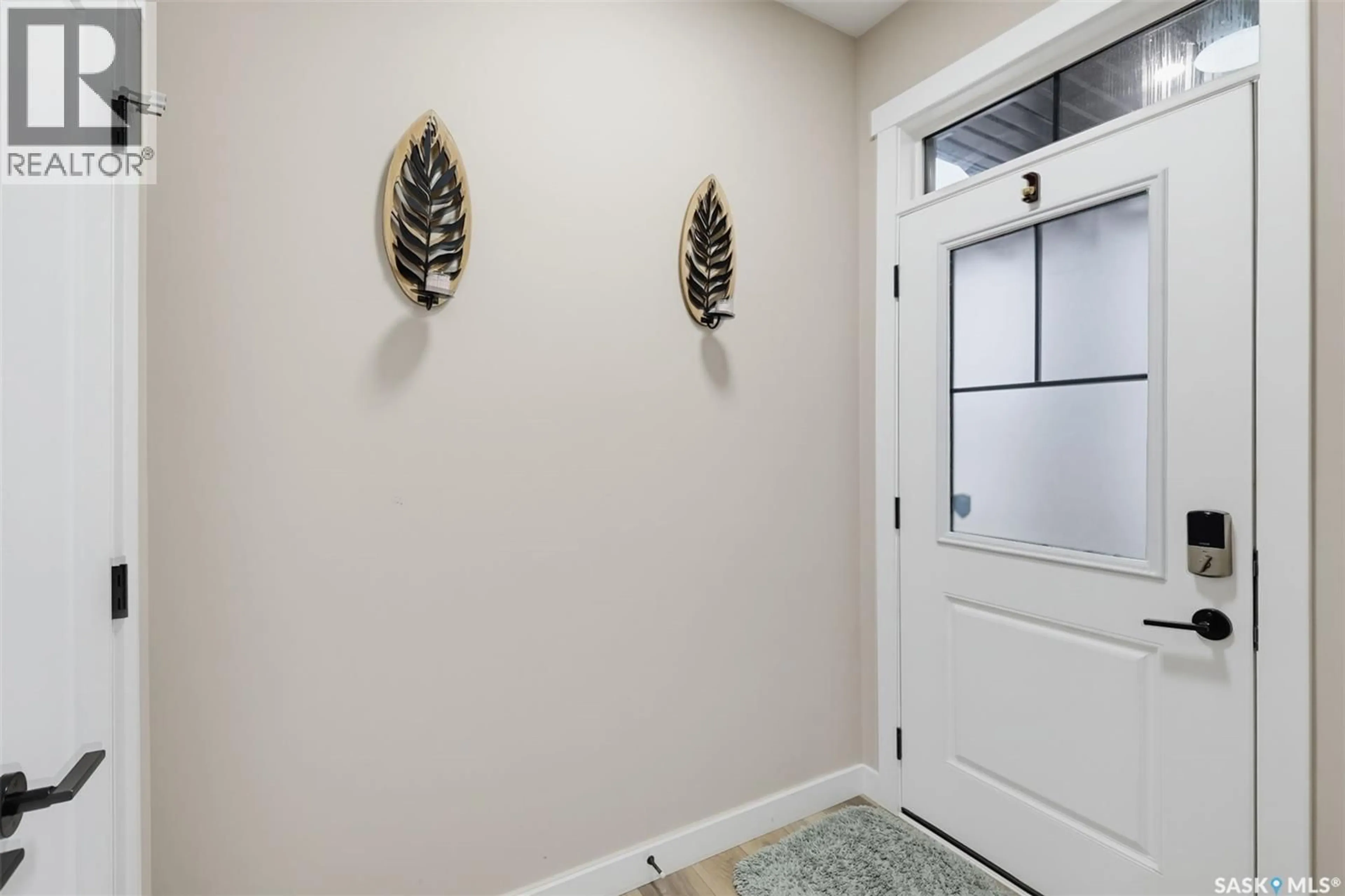Indoor entryway for 334 MYLES HEIDT LANE, Saskatoon Saskatchewan S7W1J3