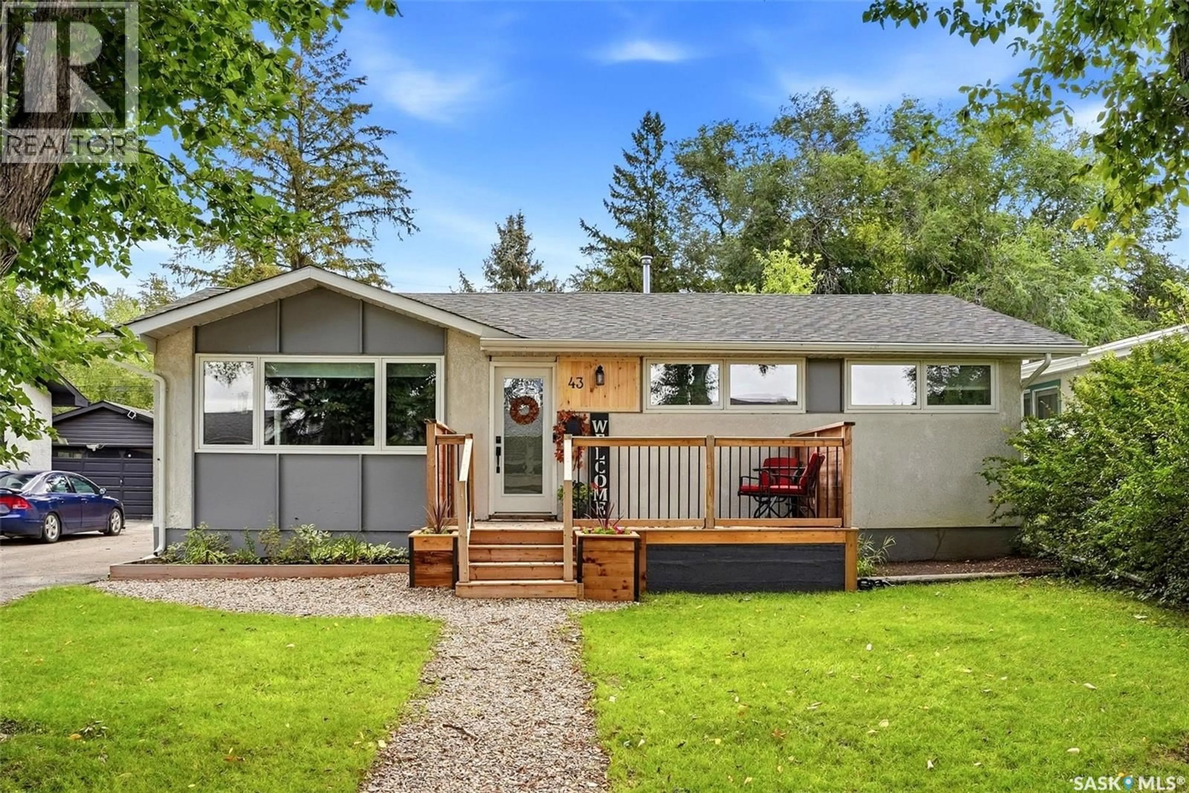 Home with vinyl exterior material, unknown for 43 RICHARDSON CRESCENT, Regina Saskatchewan S4S4J2