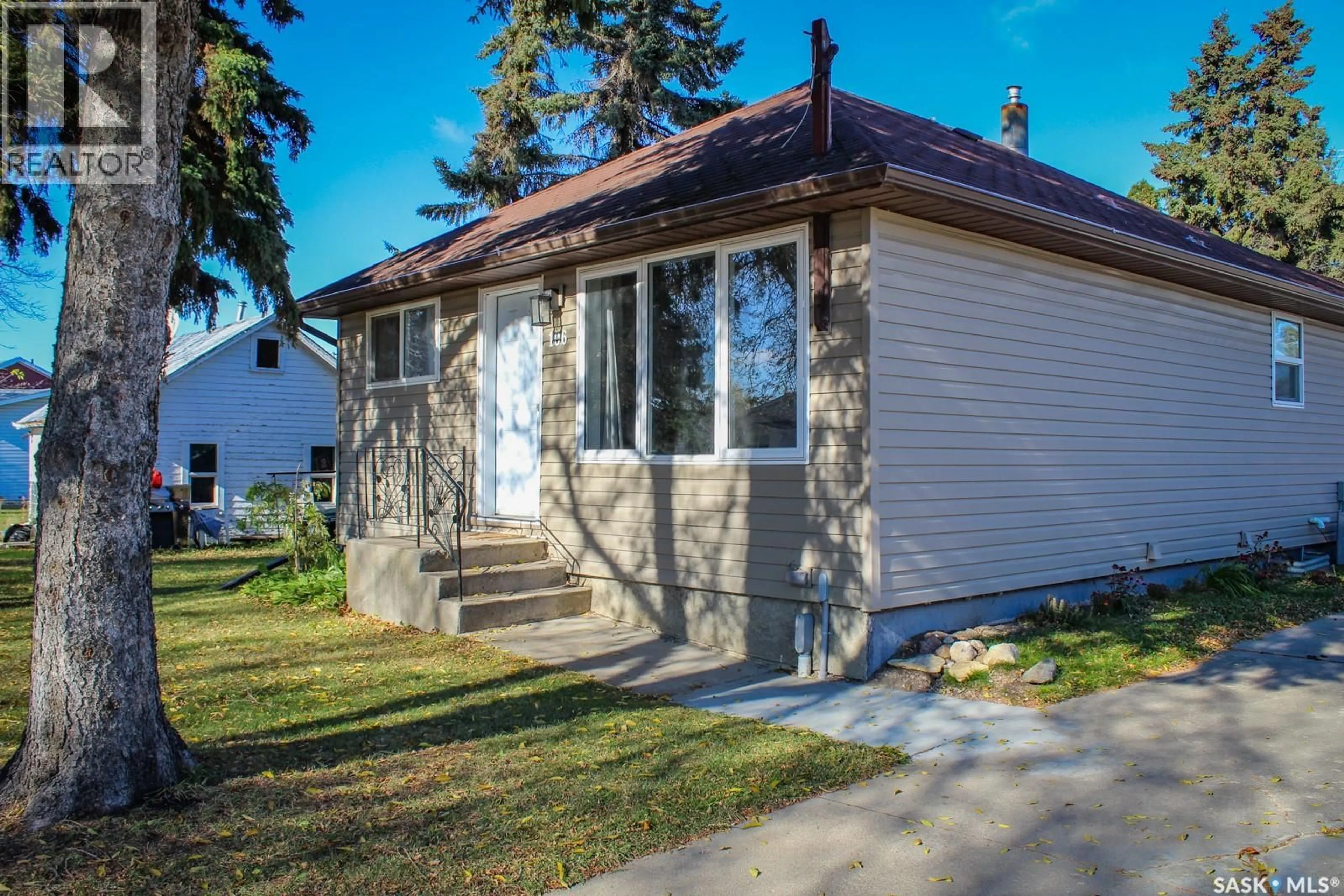 Home with vinyl exterior material, street for 106 HIGGINS AVENUE, Melfort Saskatchewan S0E1A0