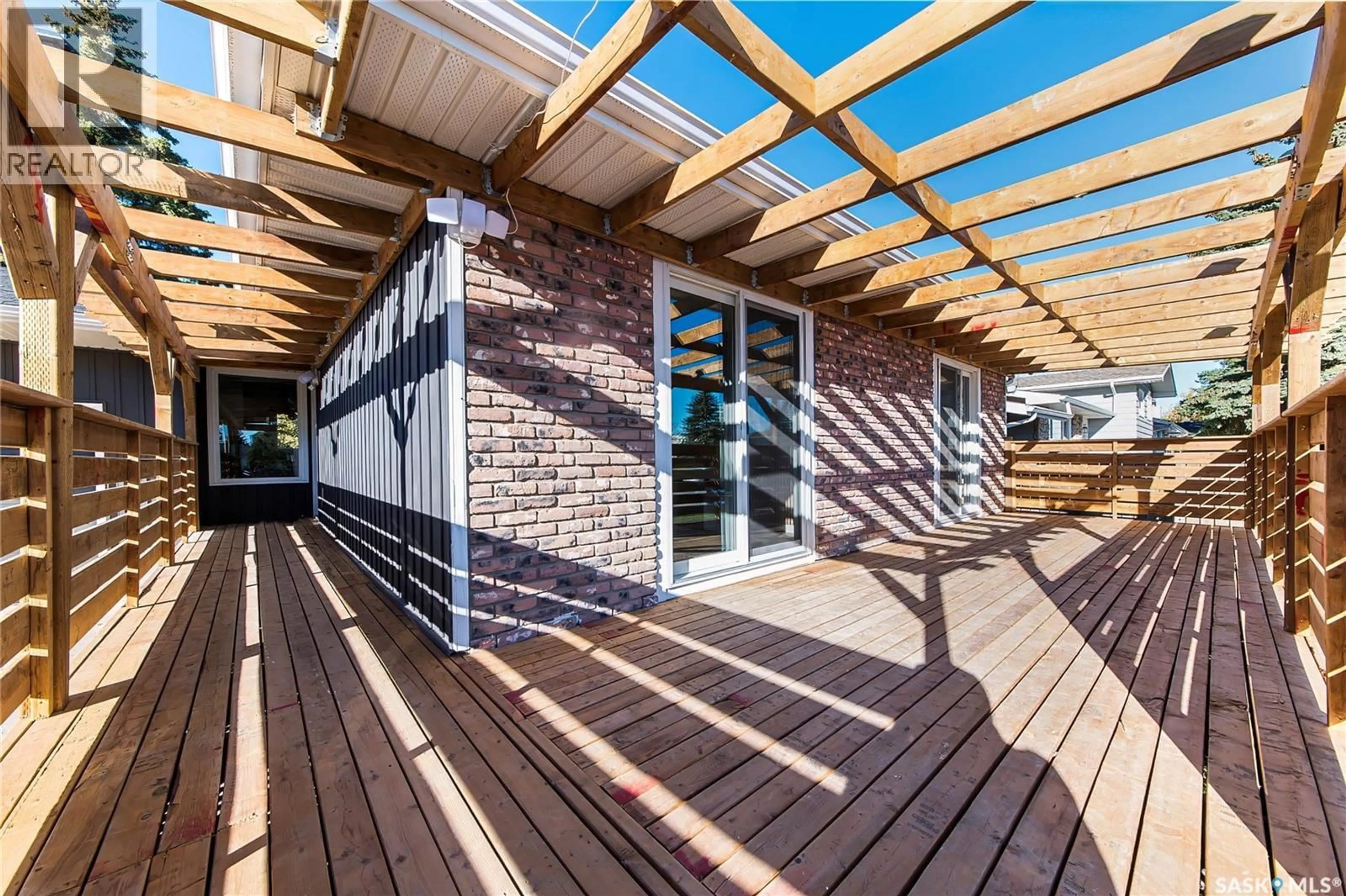 Patio, building for 330 ACADIA DRIVE, Saskatoon Saskatchewan S7H3V6