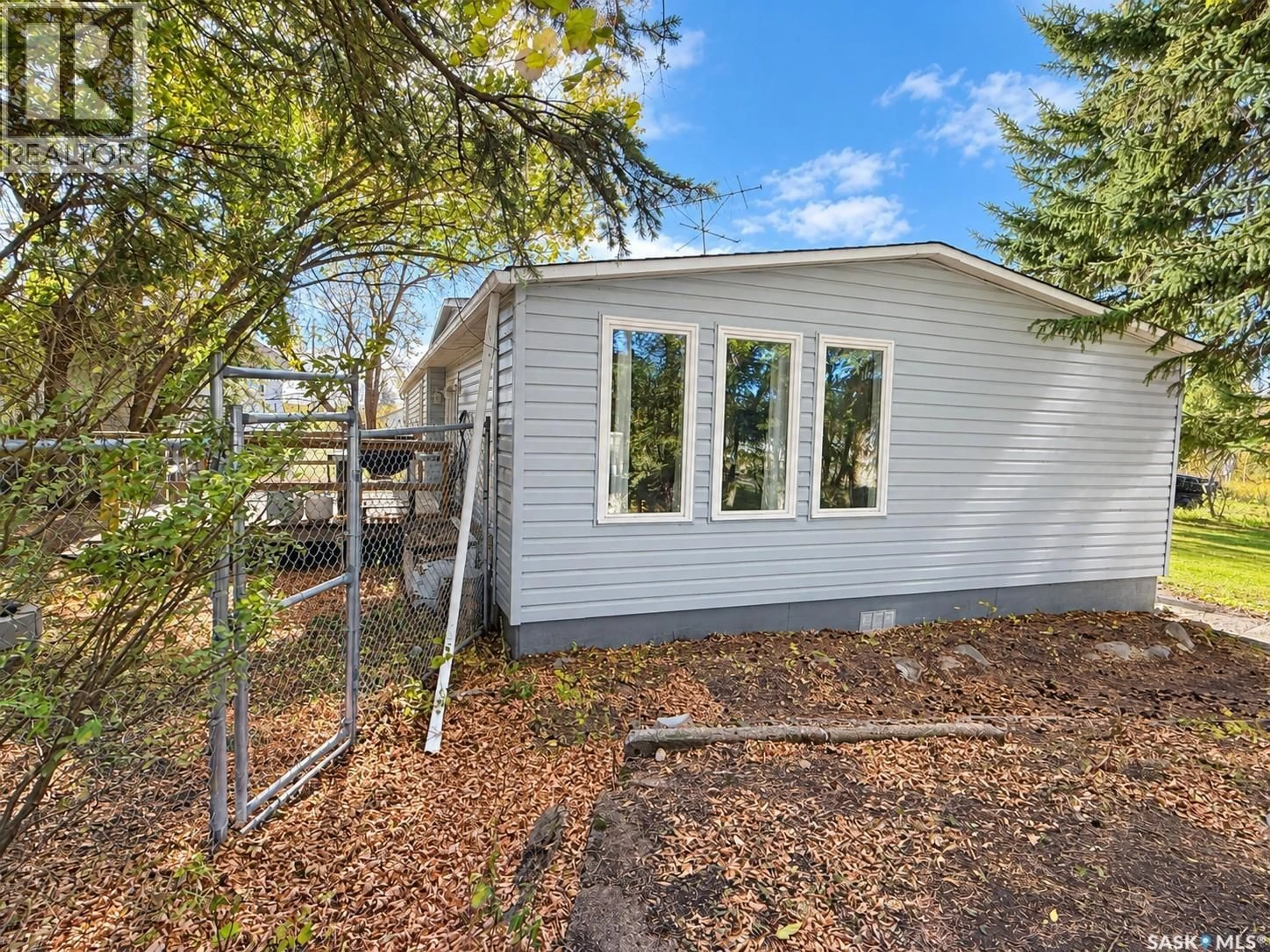 Home with vinyl exterior material, unknown for 512 2ND AVENUE, Turtleford Saskatchewan S0M2Y0