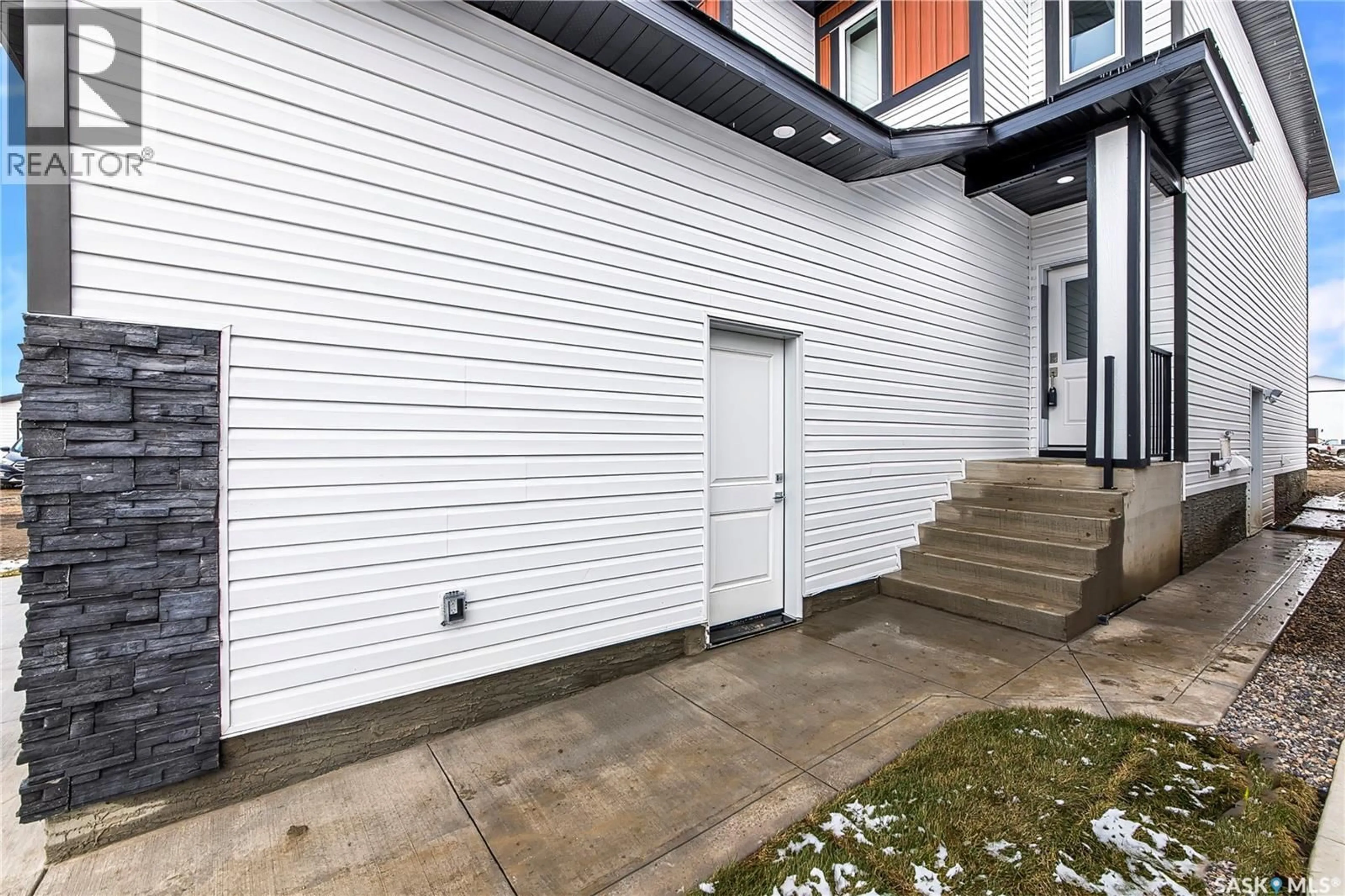 Unknown for 807 BRIGHTON BOULEVARD, Saskatoon Saskatchewan S7V1X8