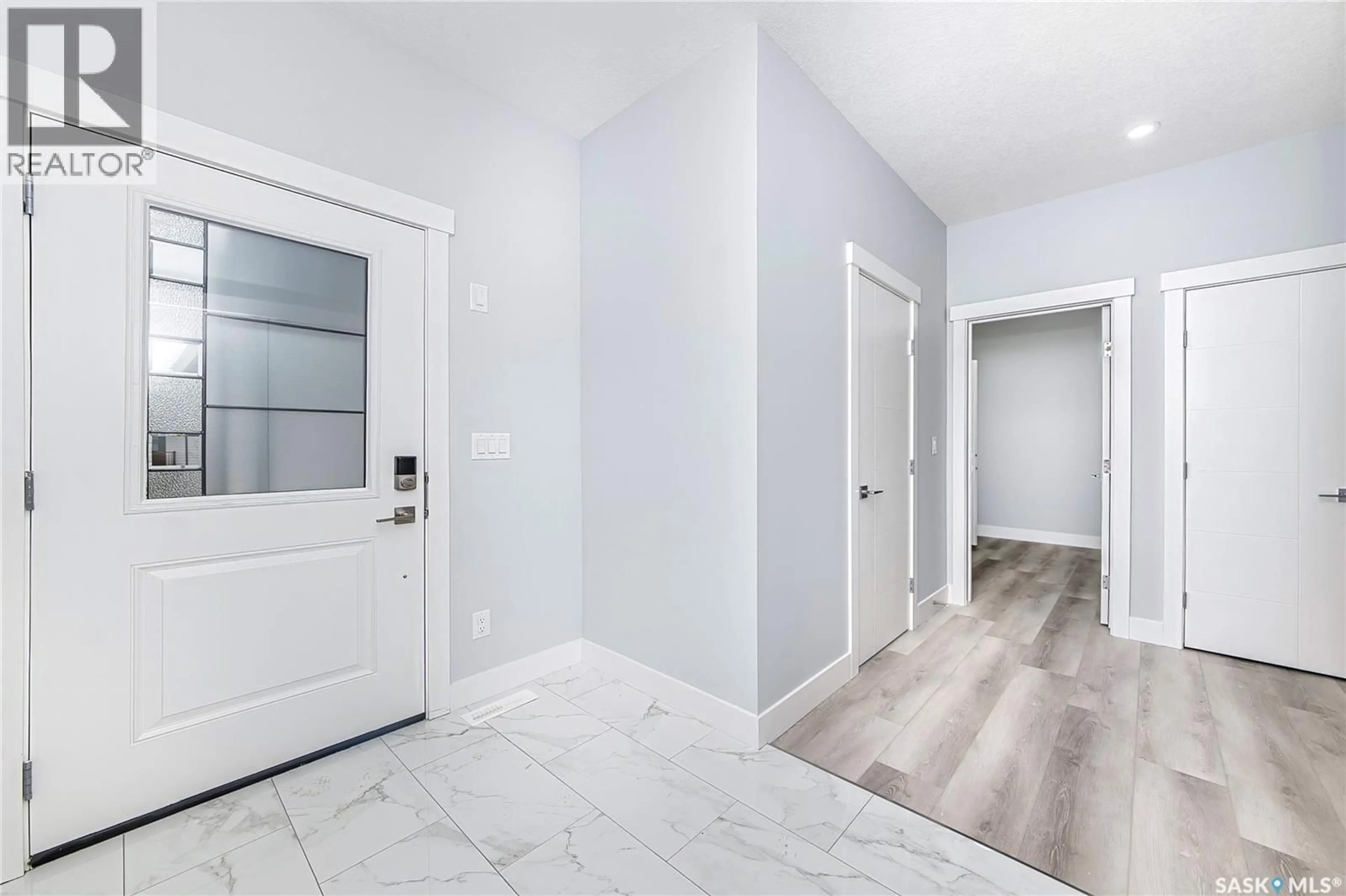 Indoor entryway for 807 BRIGHTON BOULEVARD, Saskatoon Saskatchewan S7V1X8
