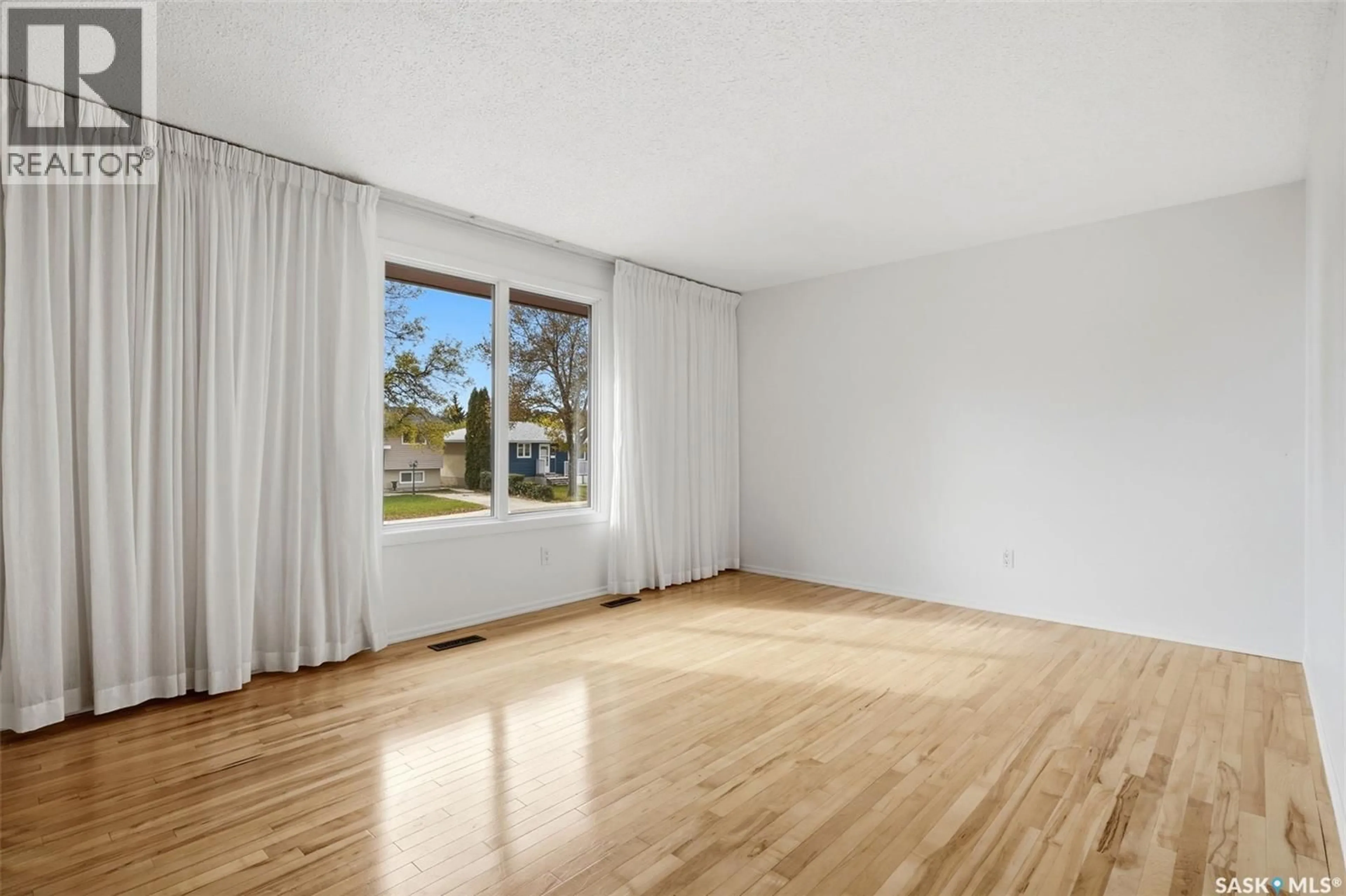A pic of a room for 98 READ AVENUE, Regina Saskatchewan S4T6P8