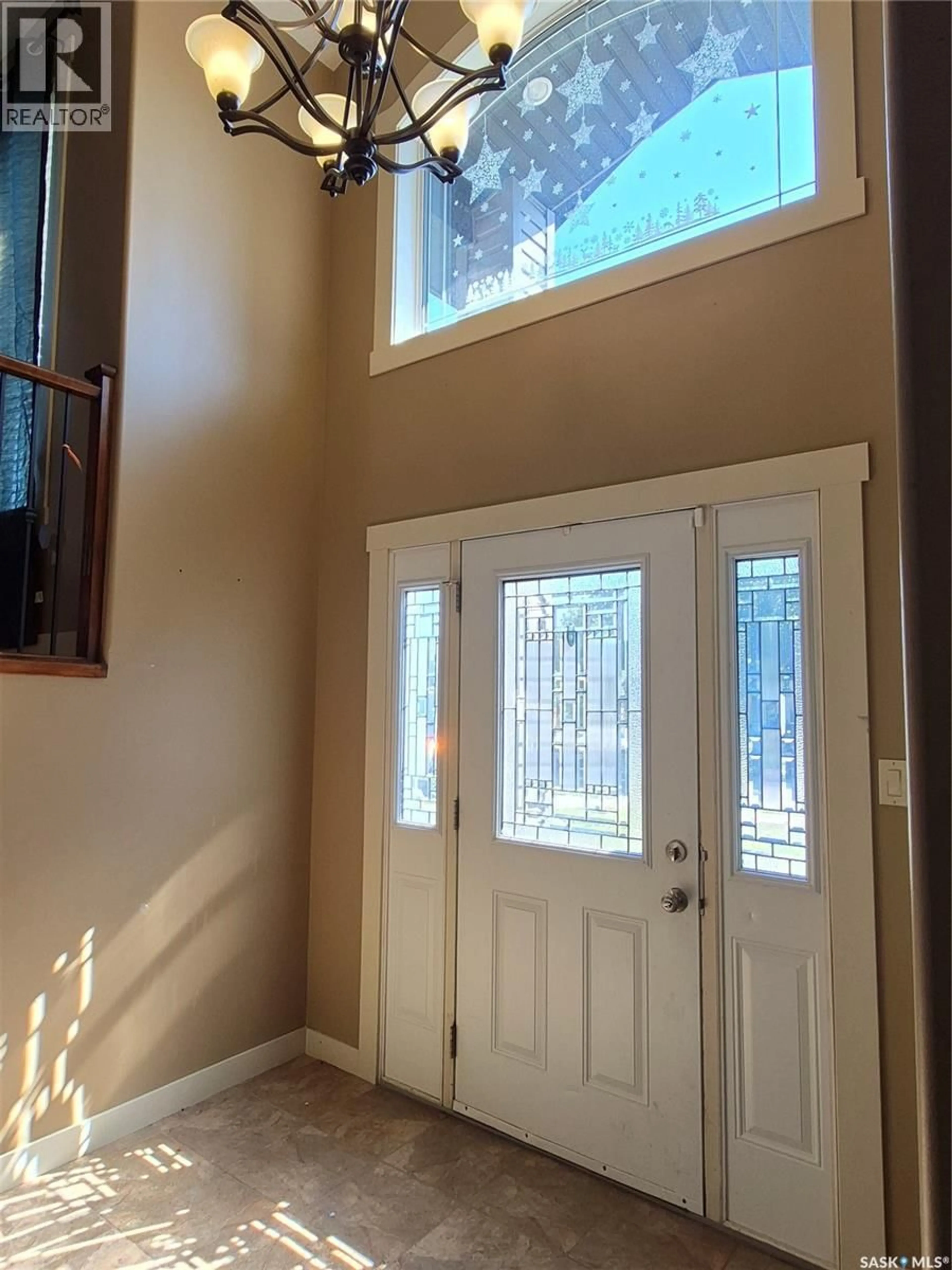 Indoor entryway for 10321 HENDERSON DRIVE, North Battleford Saskatchewan S9Z3Y9
