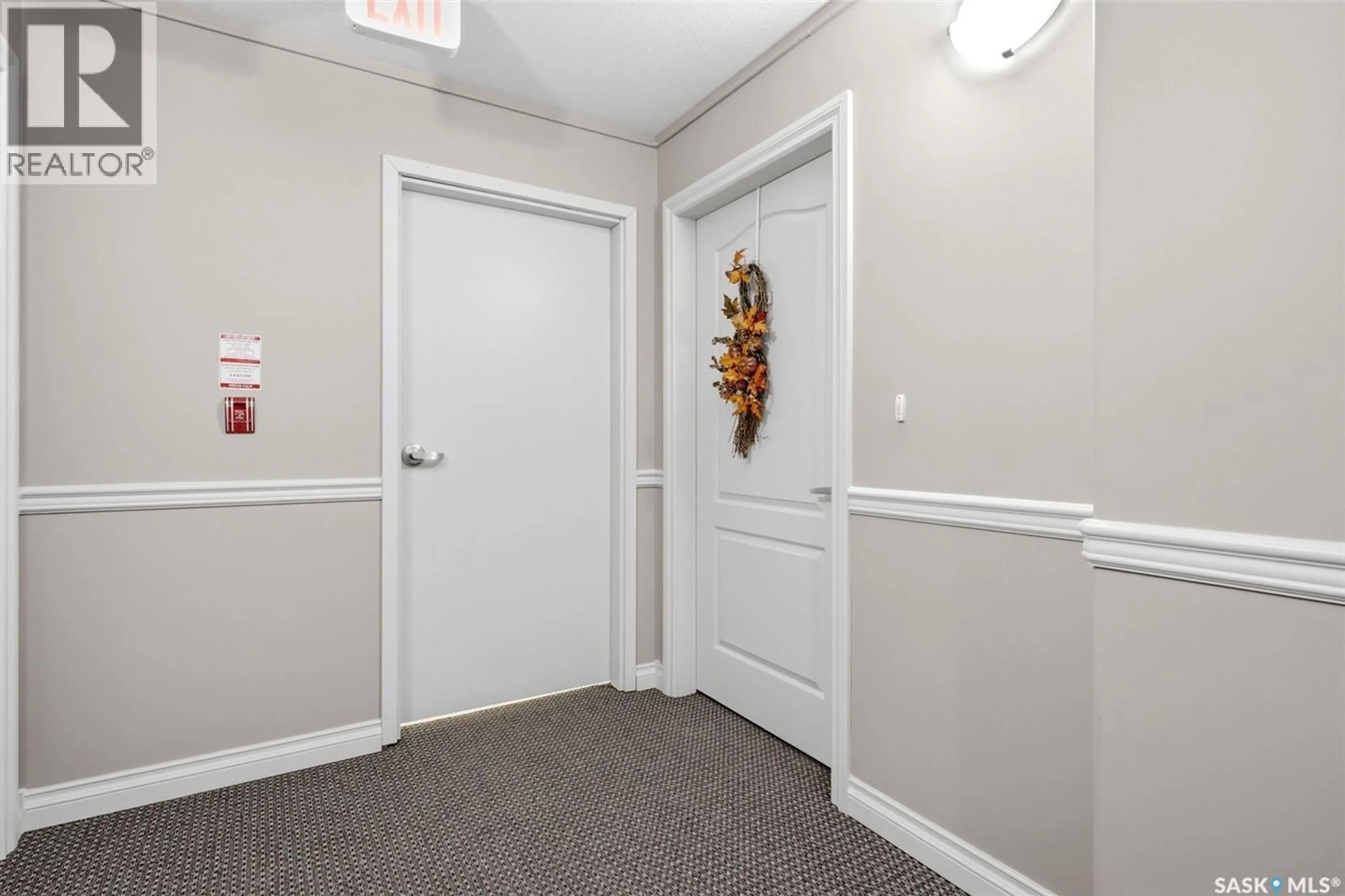 Indoor foyer for 208 - 3850 HAUGHTON ROAD, Regina Saskatchewan S4V1M7