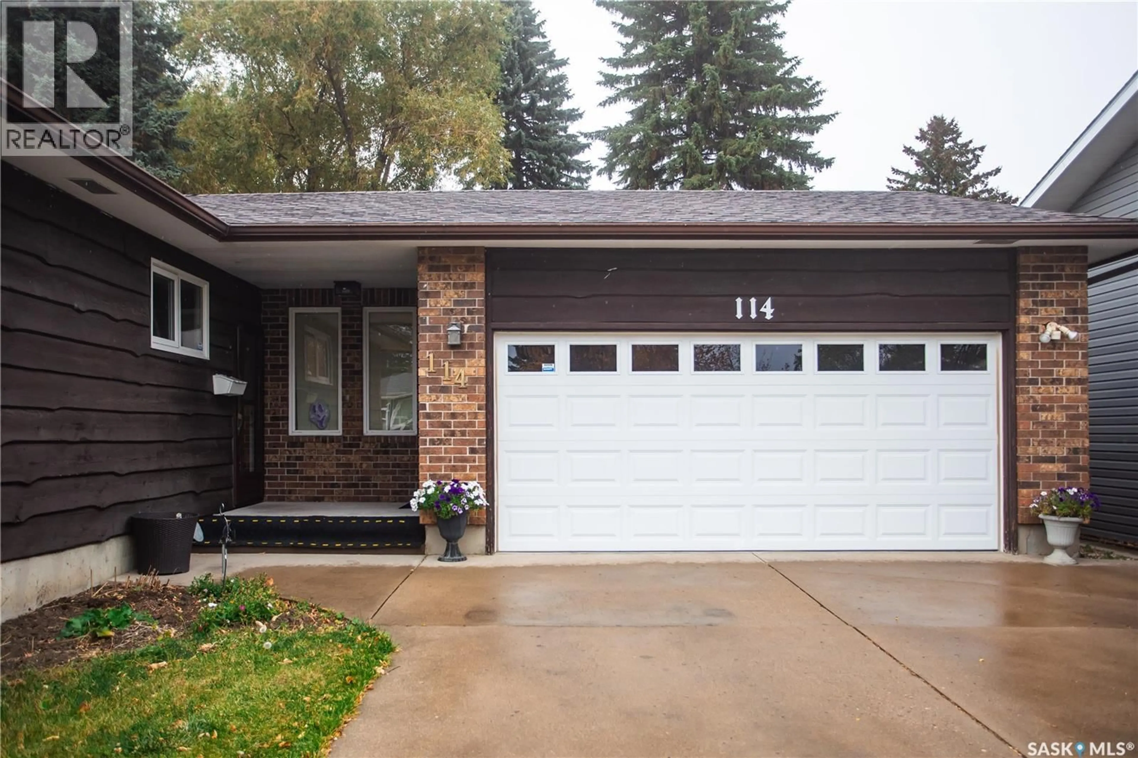 Home with brick exterior material, street for 114 WILLOUGHBY CRESCENT, Saskatoon Saskatchewan S7H4W7