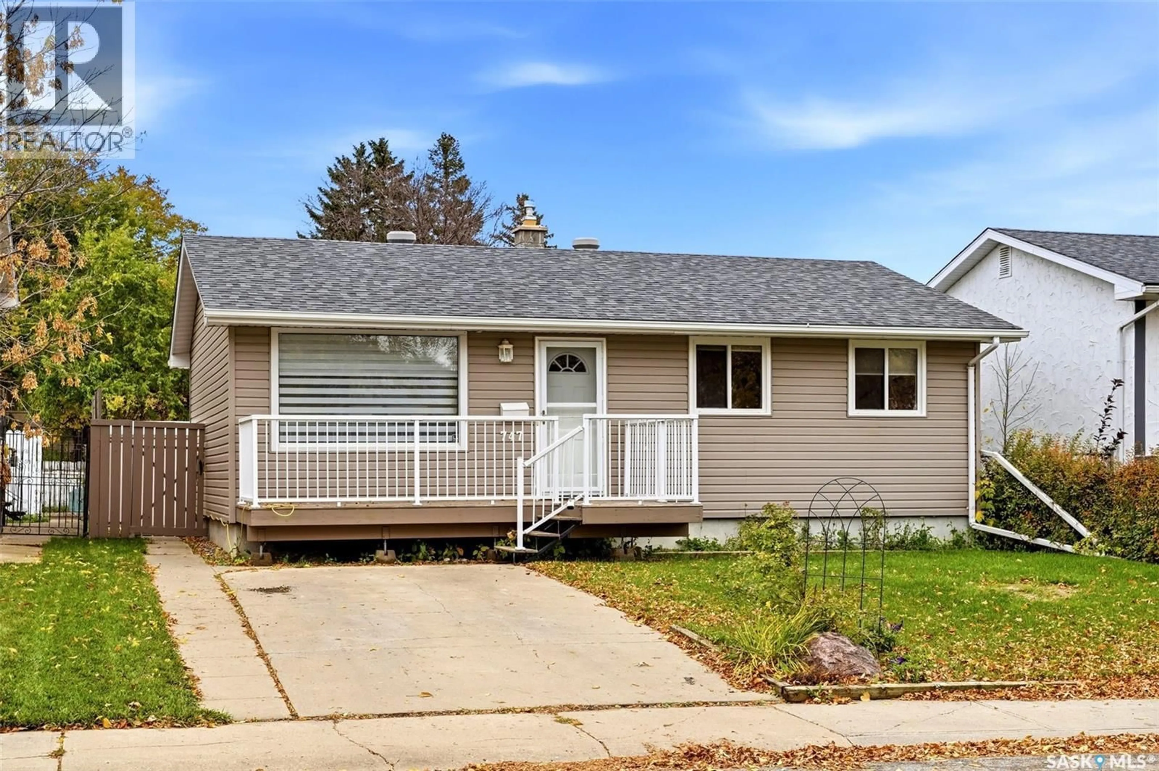 Home with vinyl exterior material, street for 747 SNEDDON STREET, Regina Saskatchewan S4T6H3