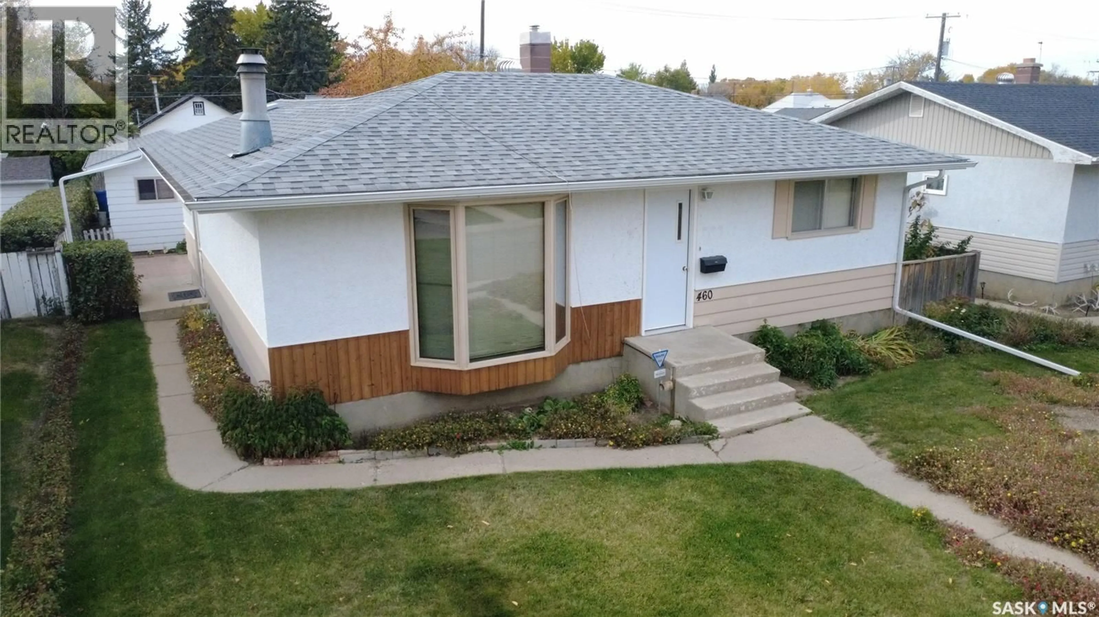 Home with vinyl exterior material, street for 460 7TH AVENUE, Swift Current Saskatchewan S9H3P9